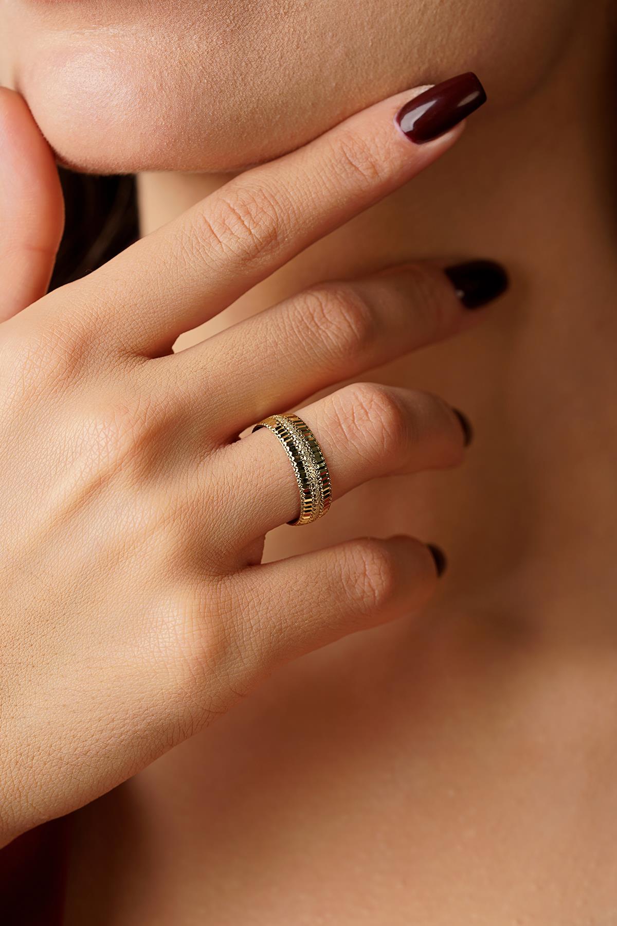 14K Gold Frangipane Wedding Band