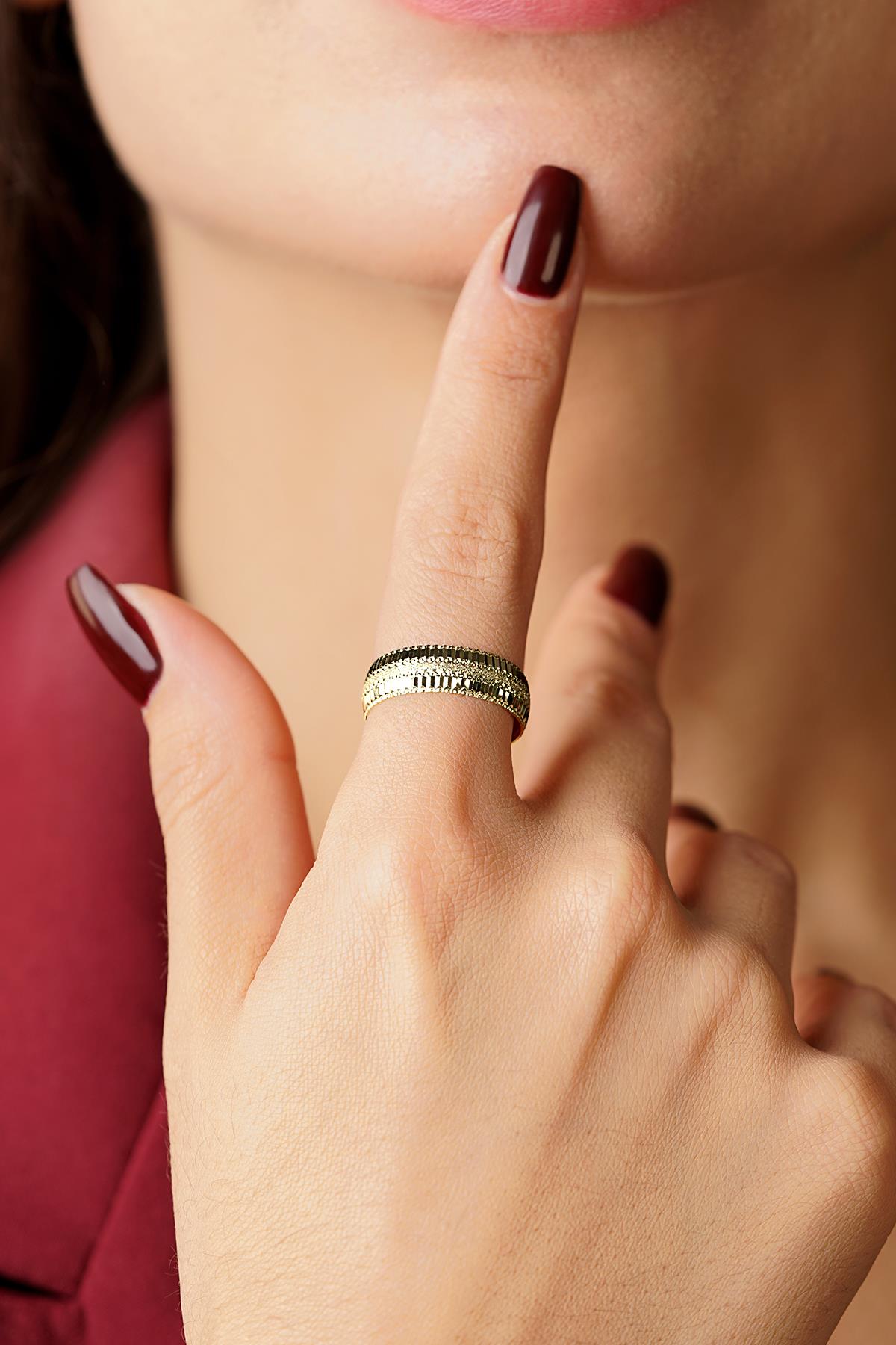 14K Gold Frangipane Wedding Band