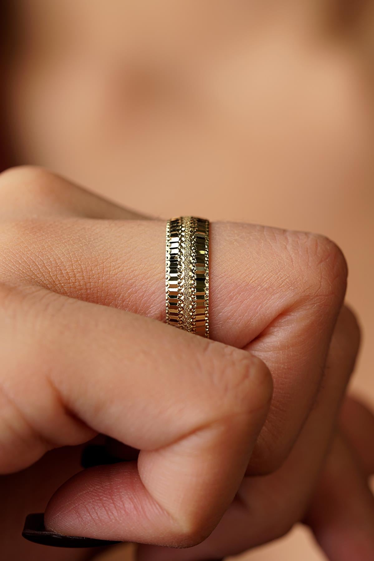 14K Gold Frangipane Wedding Band
