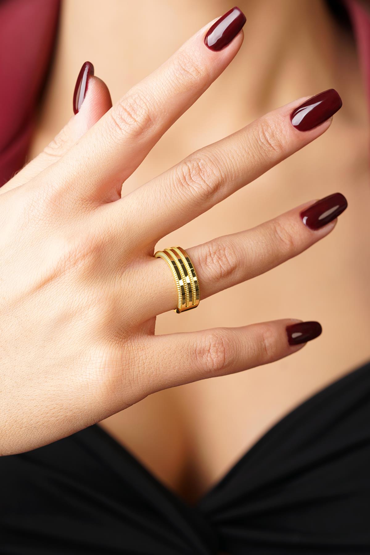 14K Gold Gleaming 3 Spiral Ring