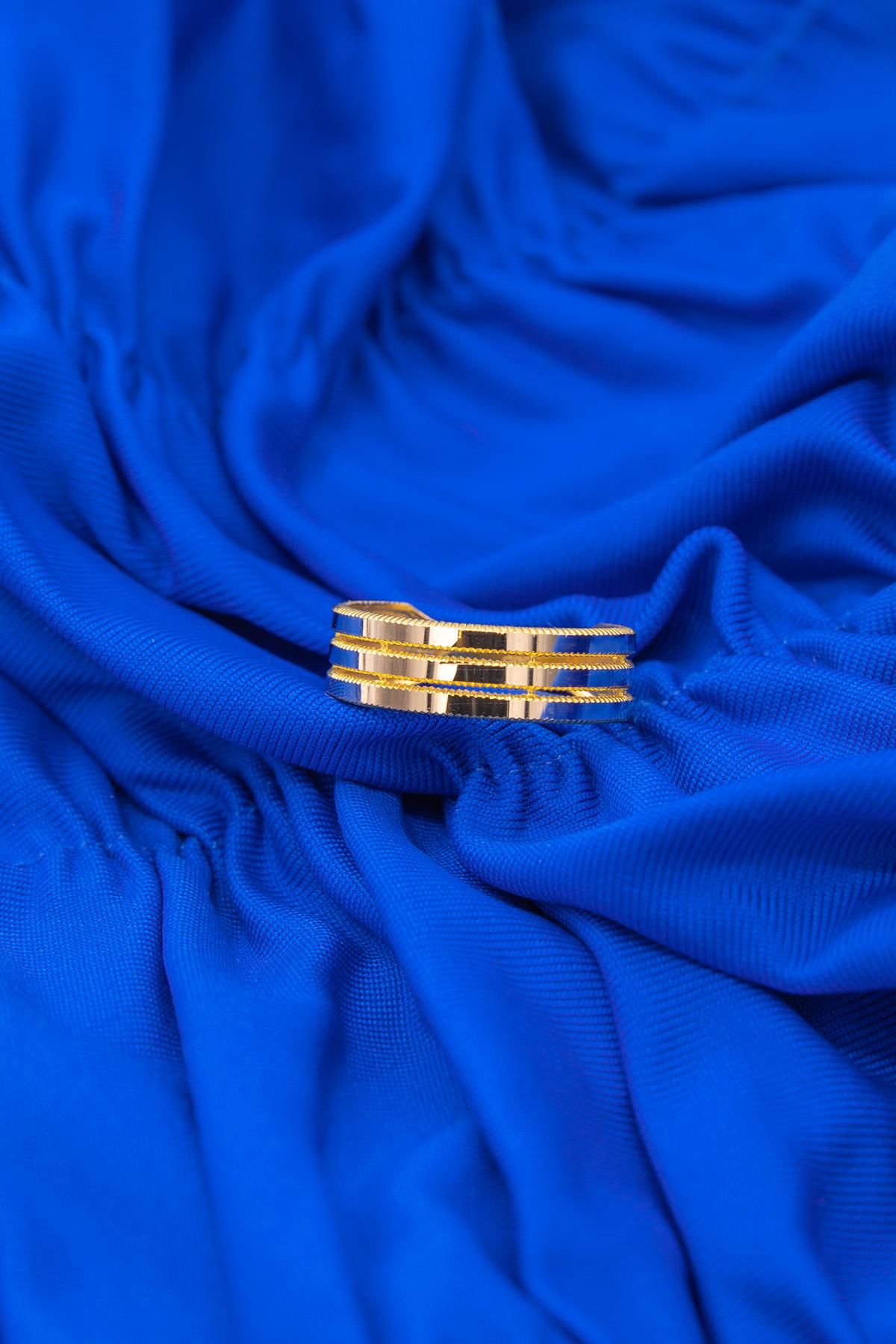 14K Gold Gleaming 3 Spiral Ring