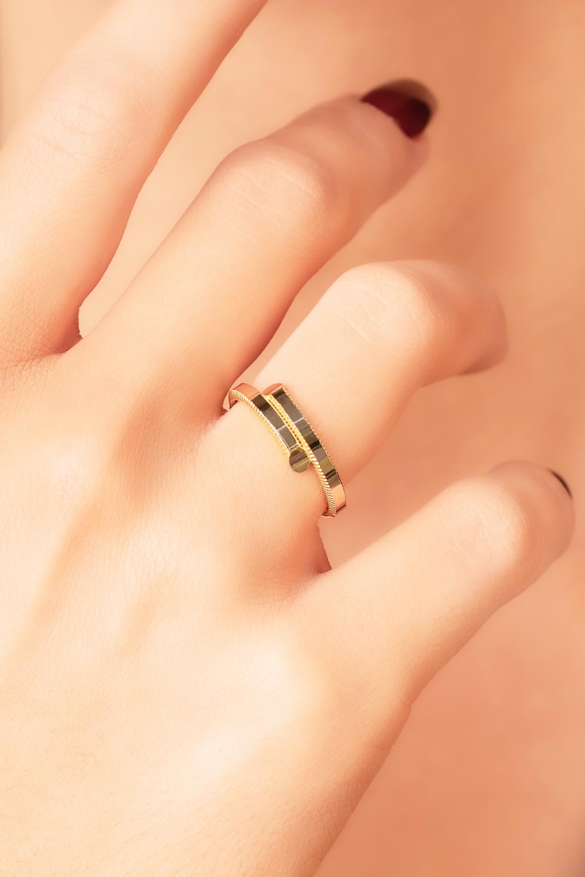 14K Gold Gleaming Angular Ring