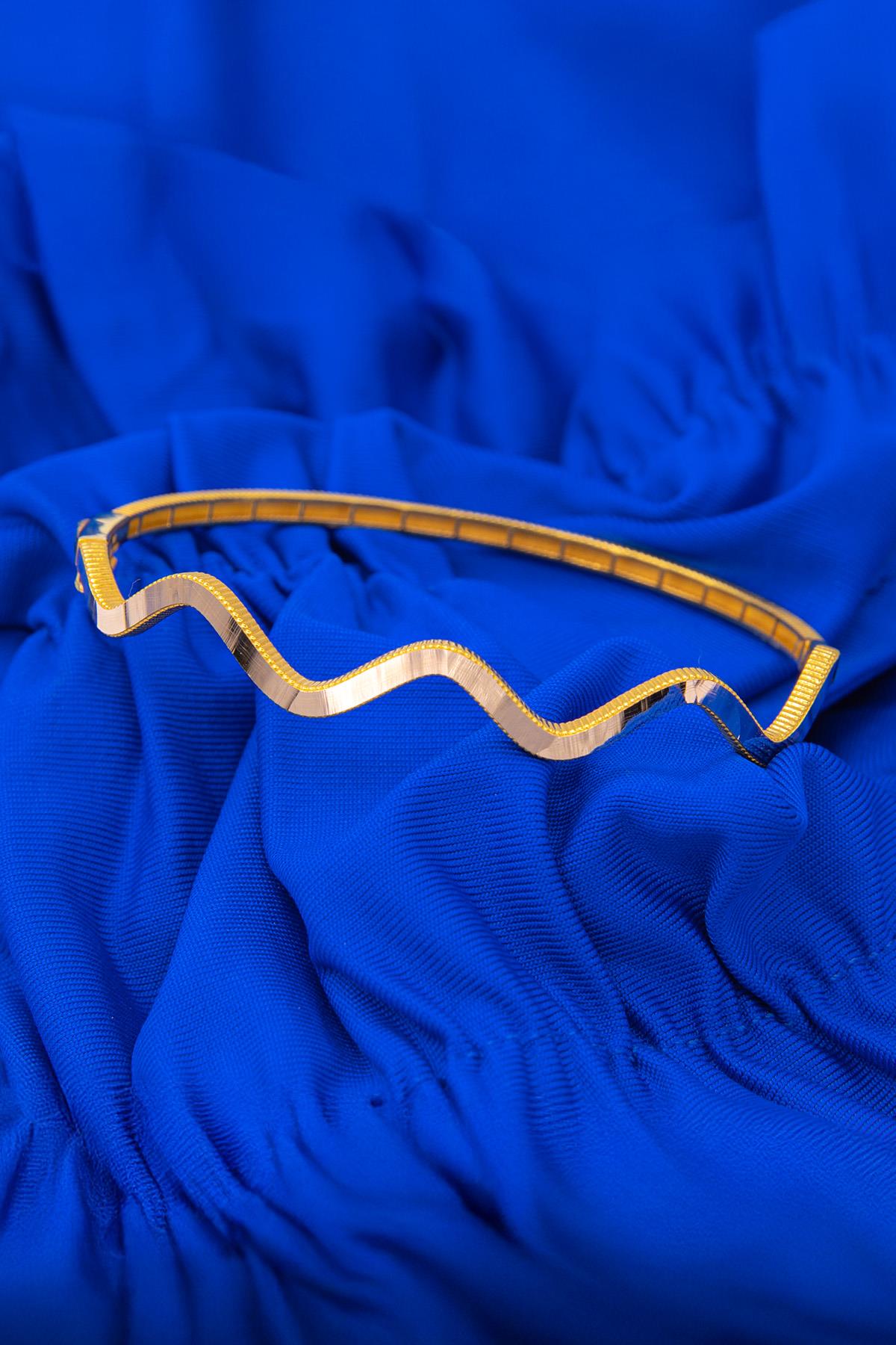 14K Gold Gleaming ZigZag Bangle