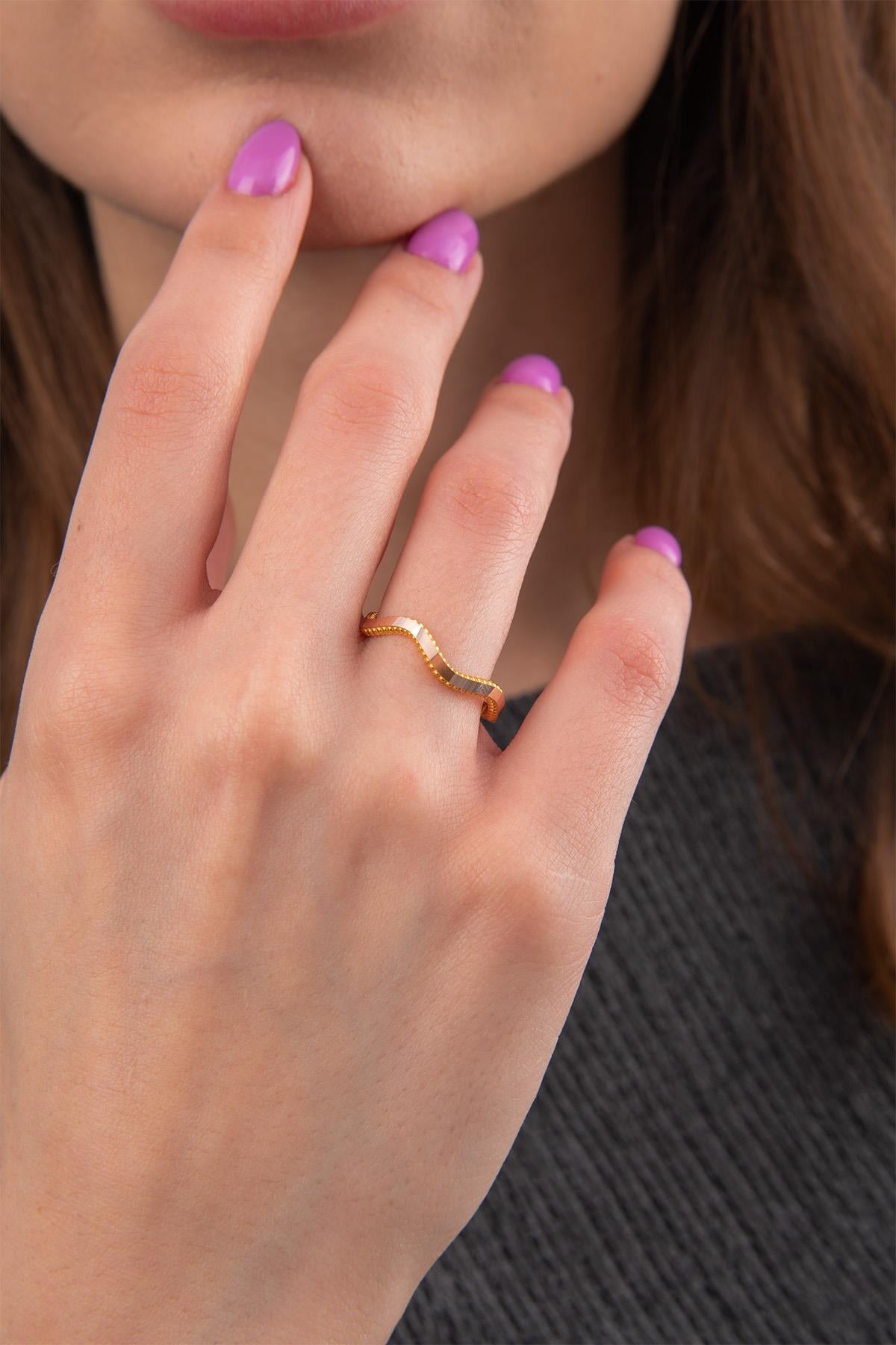 14K Gold Gleaming Zigzag Ring