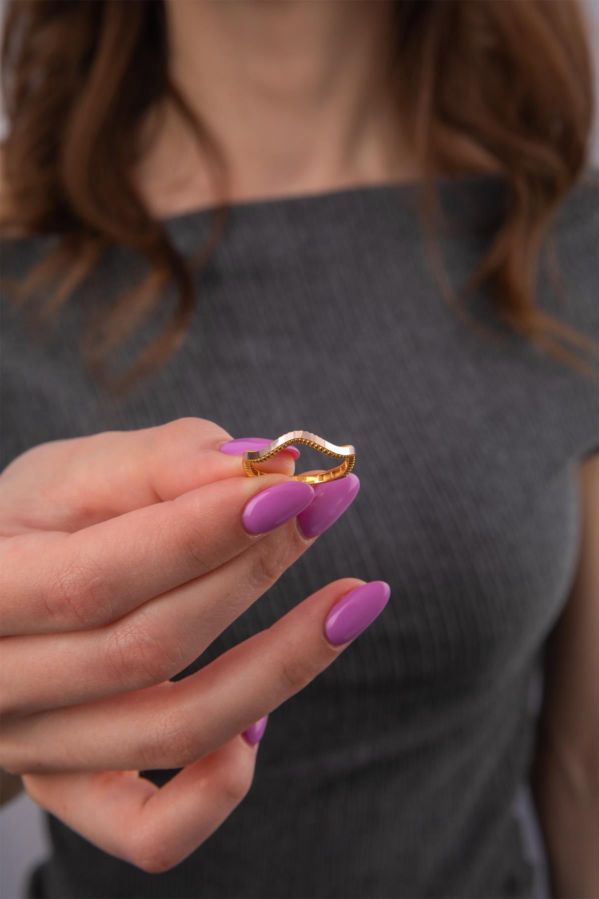 14K Gold Gleaming Zigzag Ring