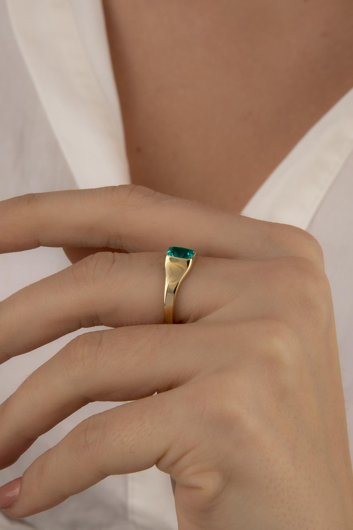 14K Gold Green Solitaire Ring