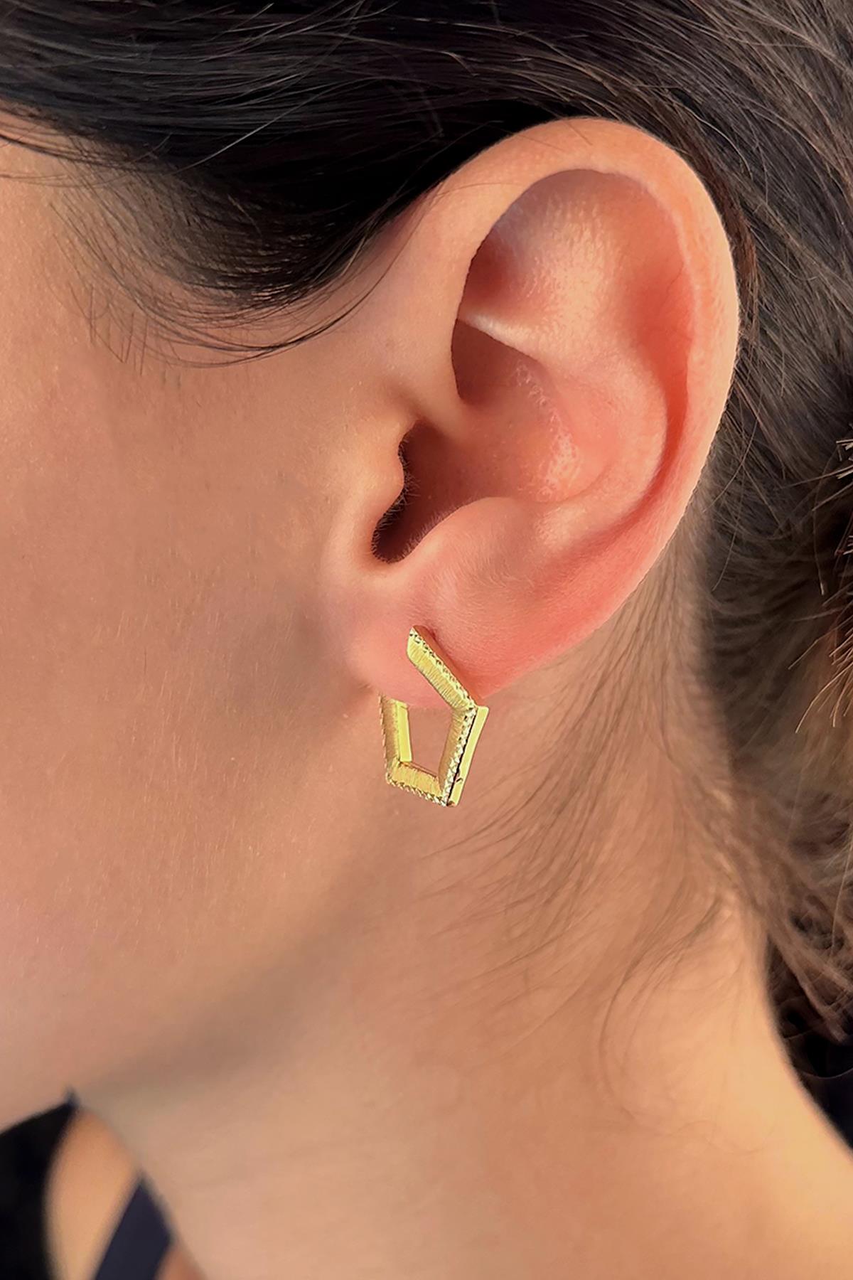 14K Gold Hexagon Stud Earrings