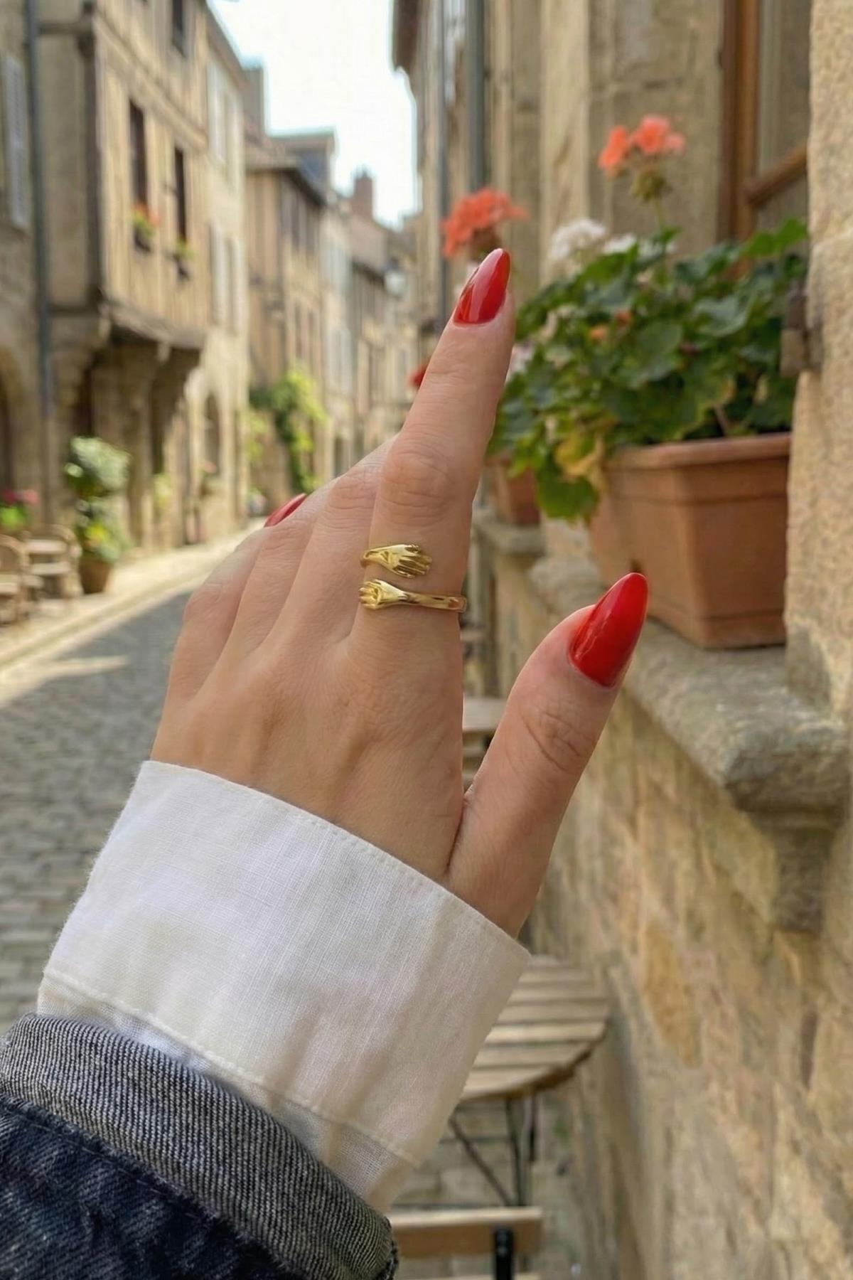 14K Gold Hug Ring