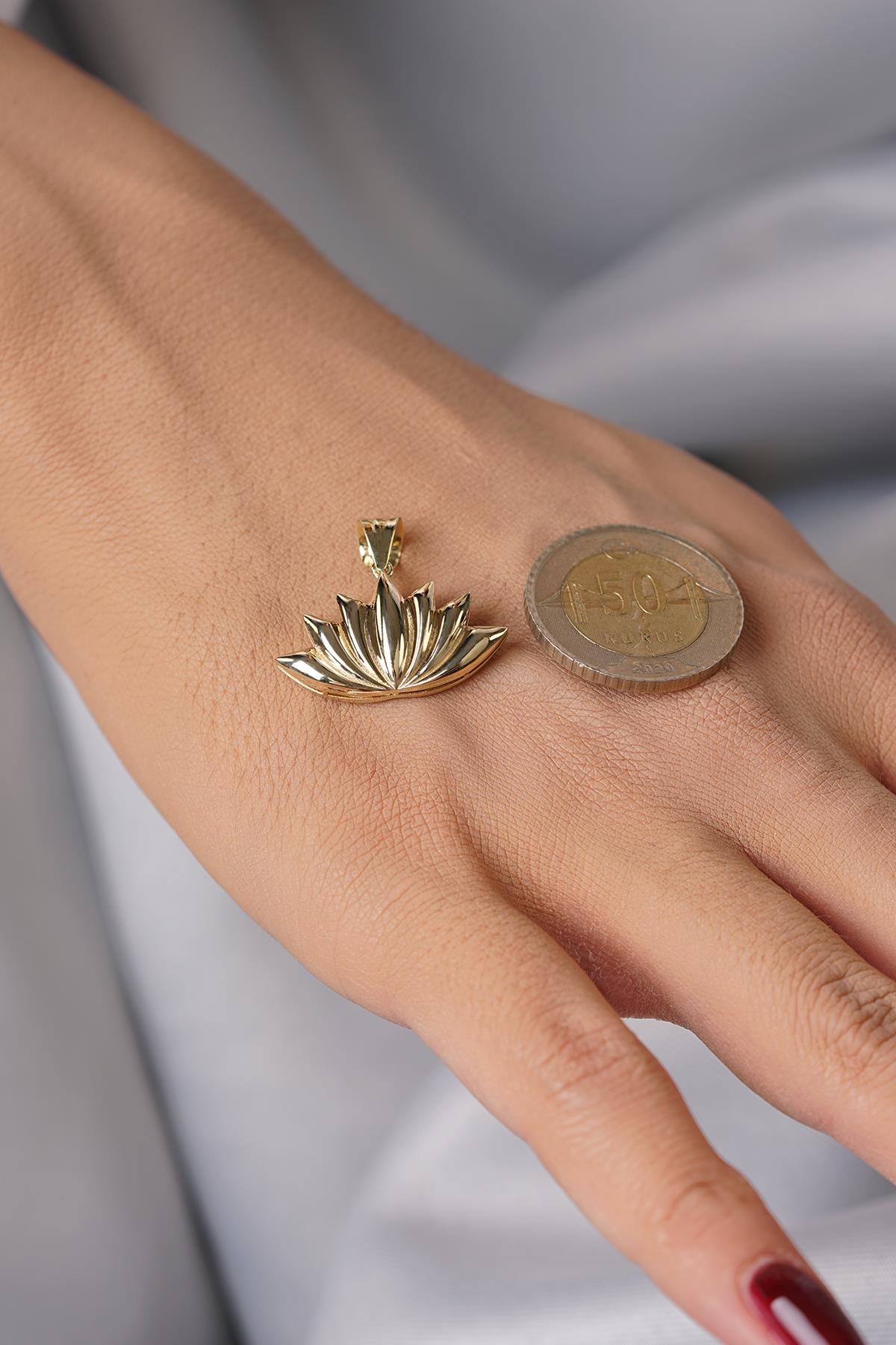 14K Gold Large Lotus Blossom Pendant