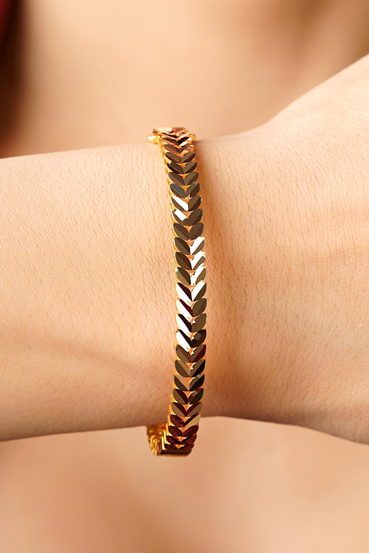 14K Gold Leaf Motif Cuff Bangle