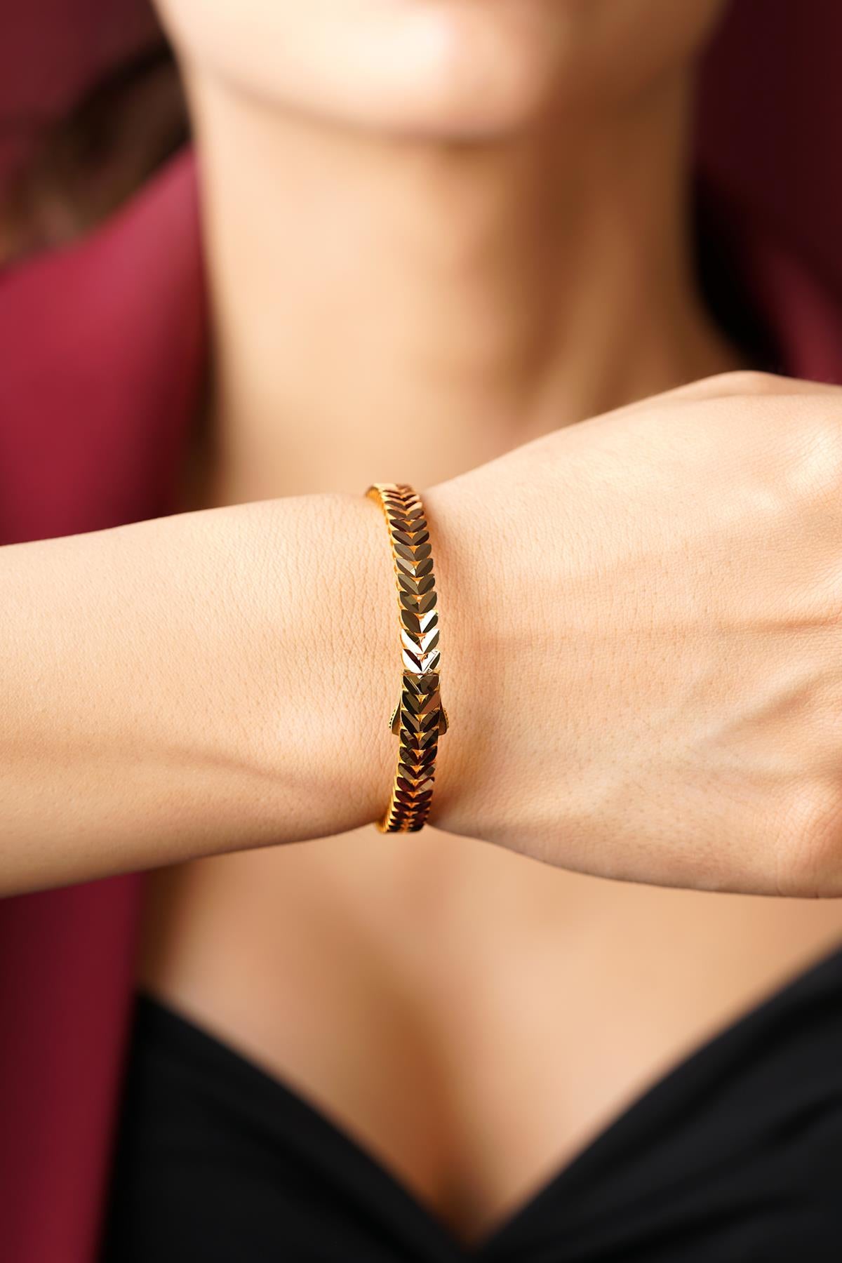 14K Gold Leaf Motif Cuff Bangle