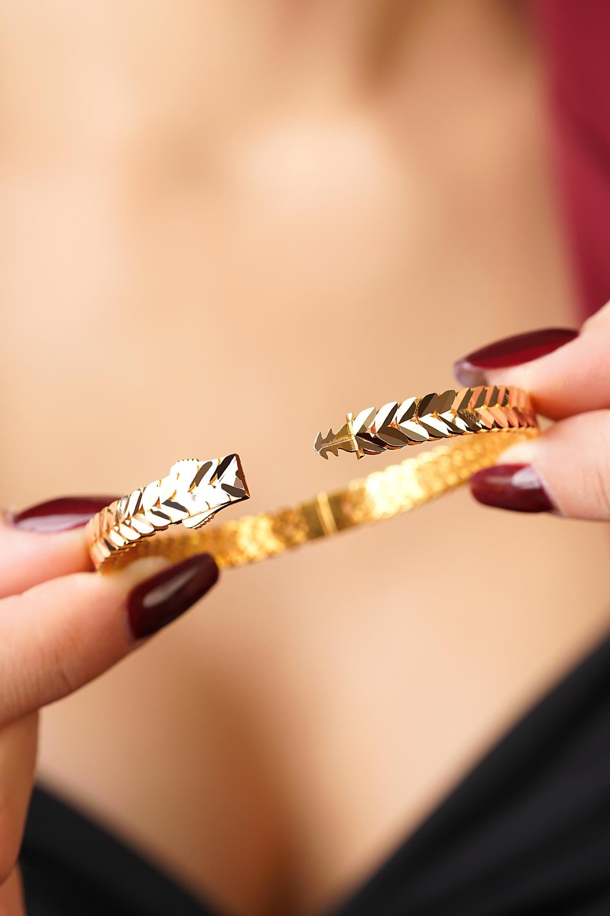 14K Gold Leaf Motif Cuff Bangle