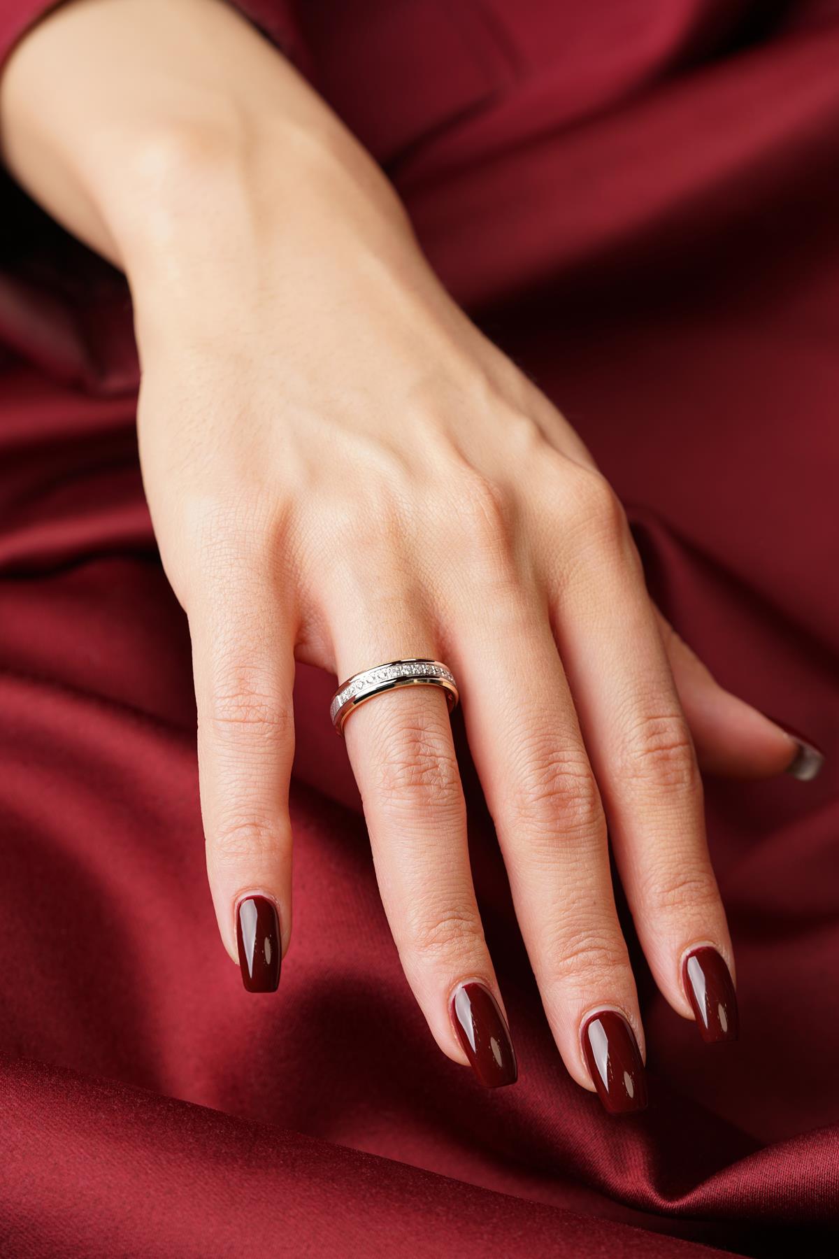 14K Solid Gold Lusso Wedding Band
