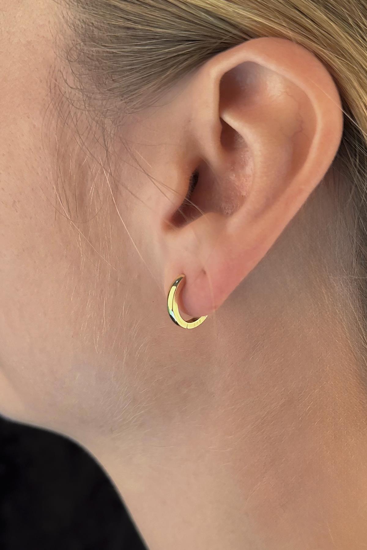 14K Gold Medium Faceted Huggie Earrings