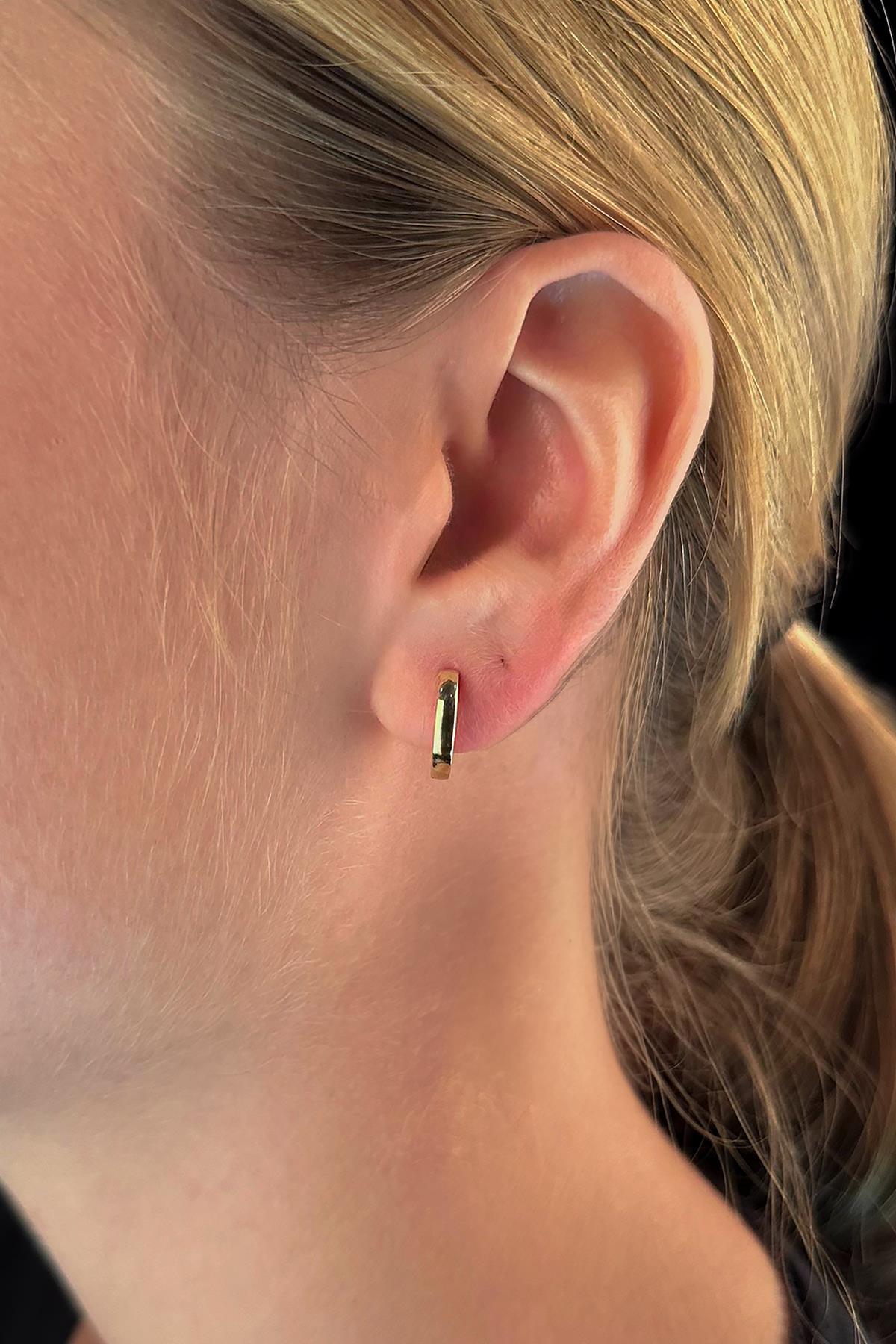 14K Gold Medium Faceted Huggie Earrings