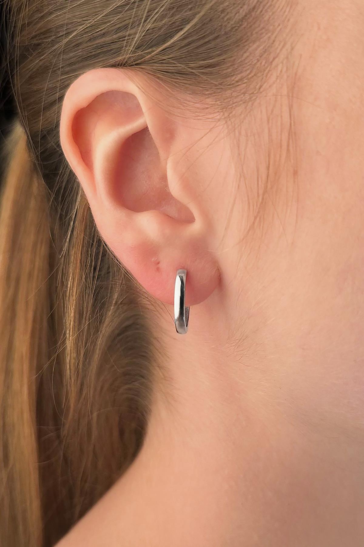 14K Gold Medium Gold Faceted Huggie Earrings