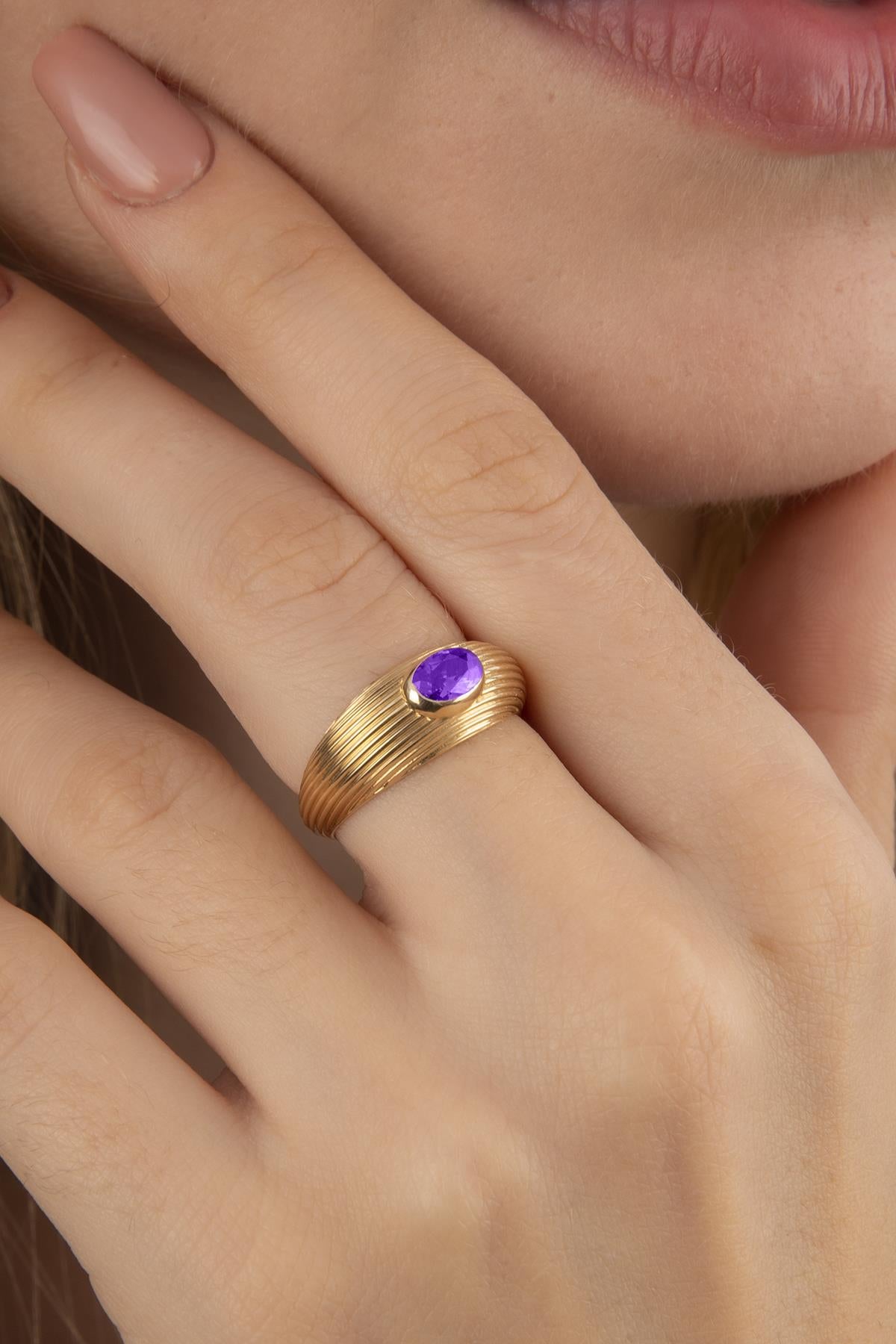 14K Gold Oval Amethyst Stone Ring