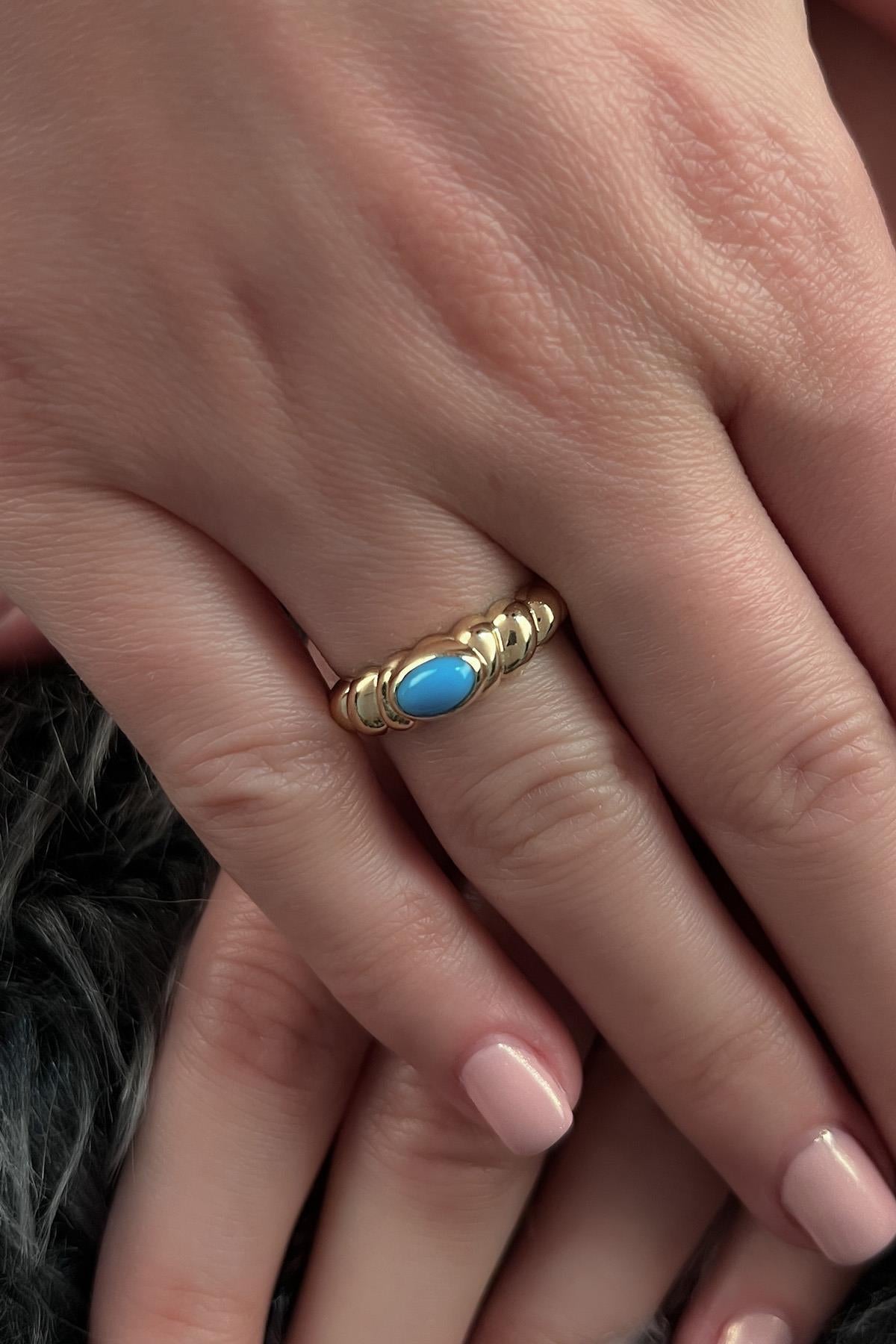 14K Gold Oval Turquoise Ring