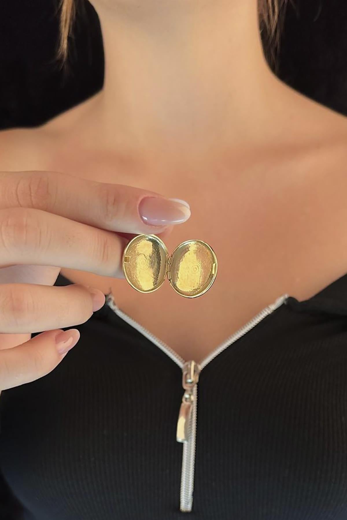 14K Gold Oval With Open Locket Charm