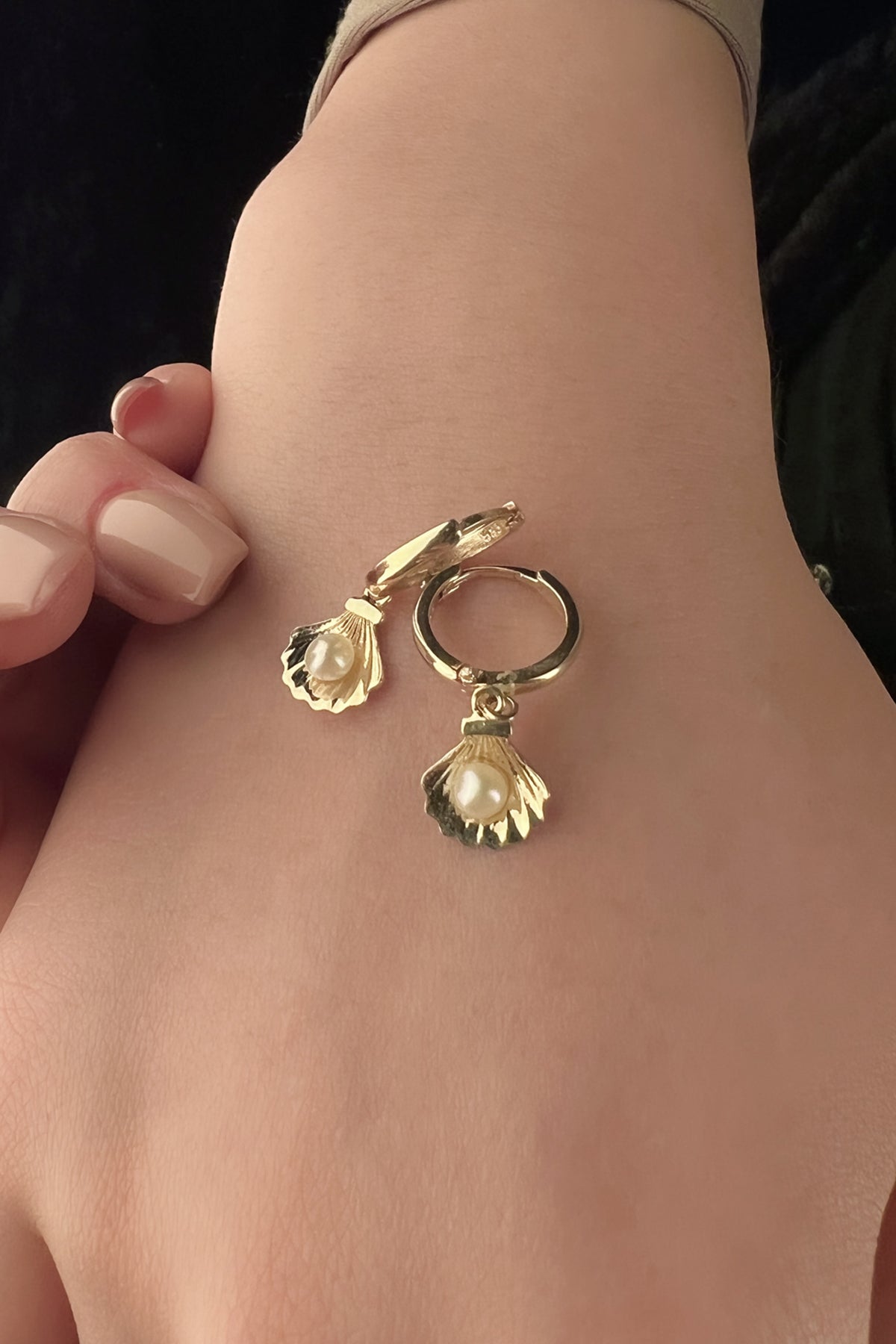 14K Gold Oyster Dangle Huggie Earrings