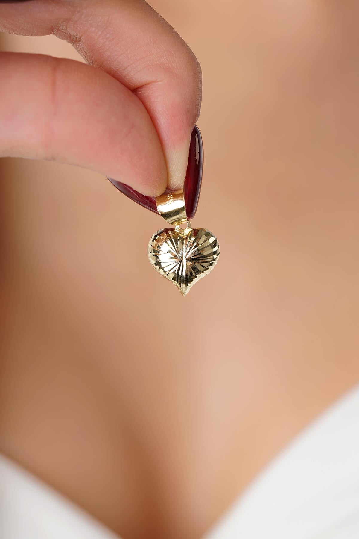 14K Gold Pen-Carved Heart Pendant