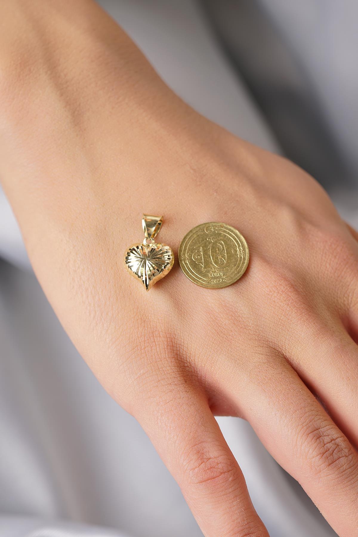 14K Gold Pen-Carved Heart Pendant