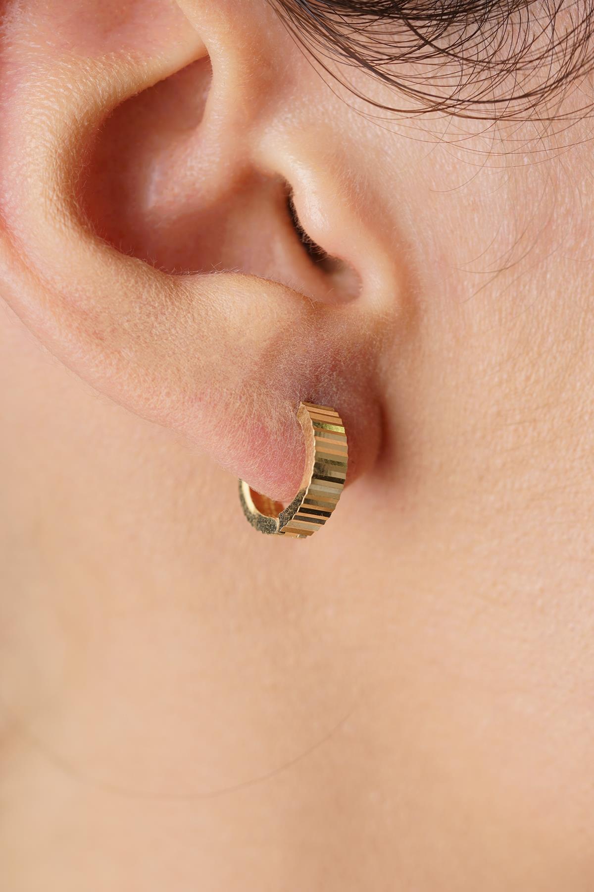 14K Gold Polished Tiny Hoop Earrings