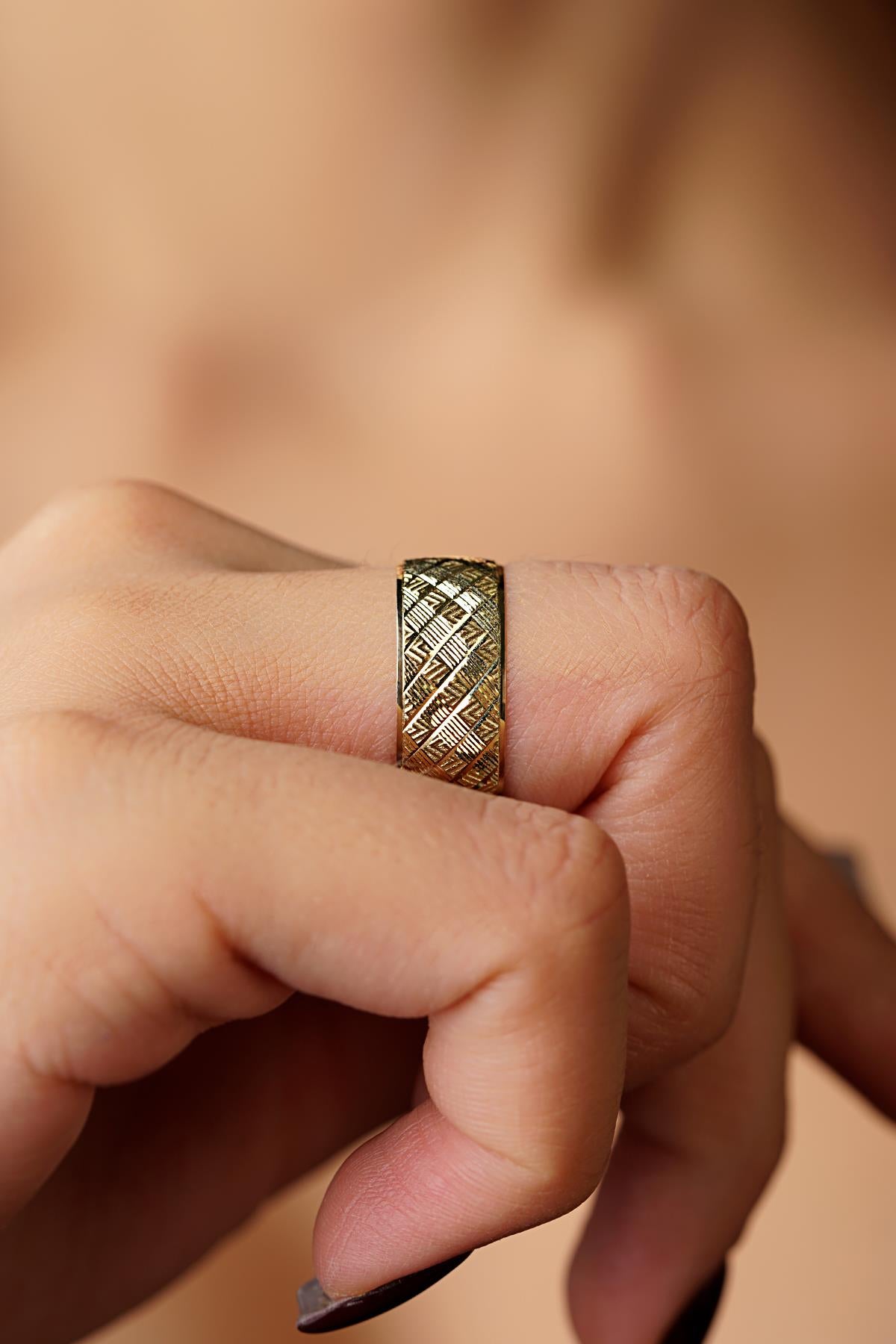 14K Gold Praline Wedding Band