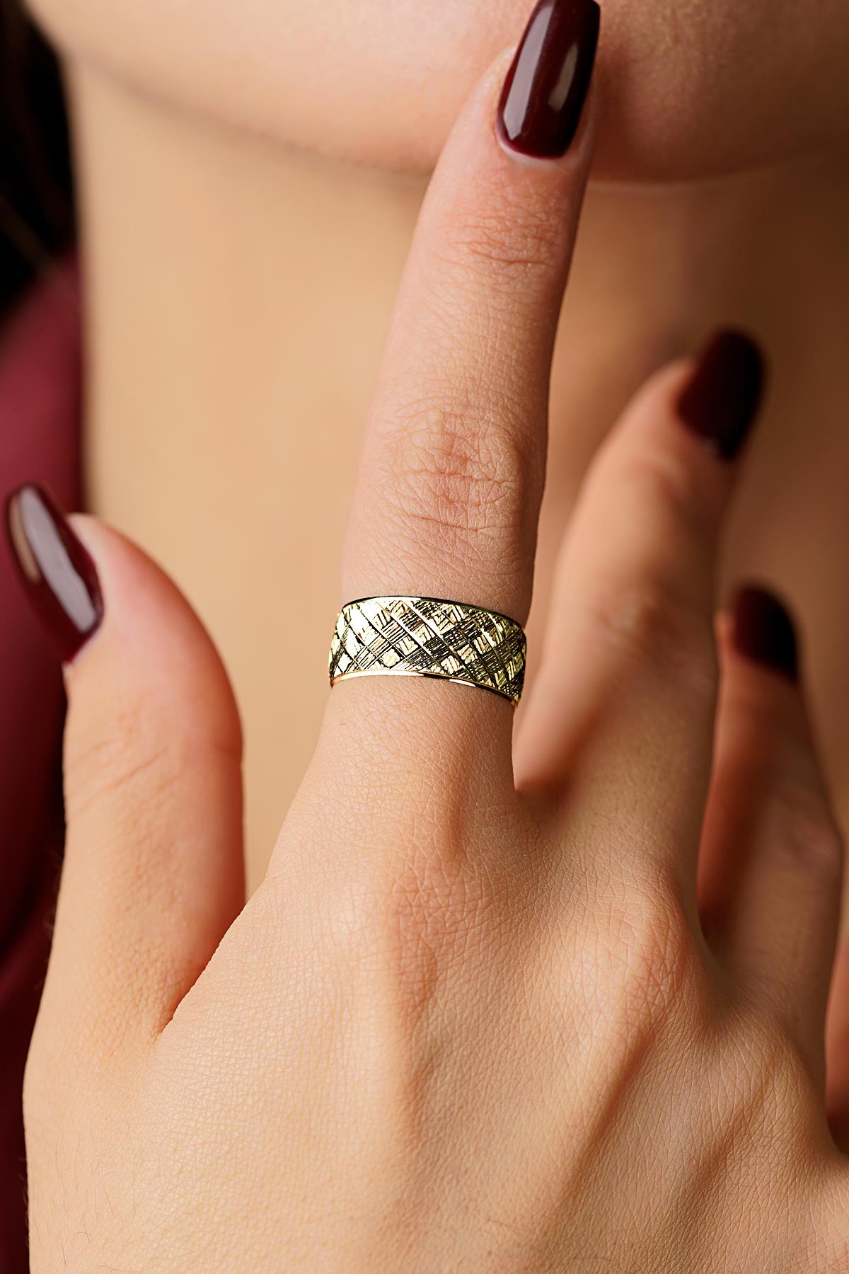 14K Gold Praline Wedding Band