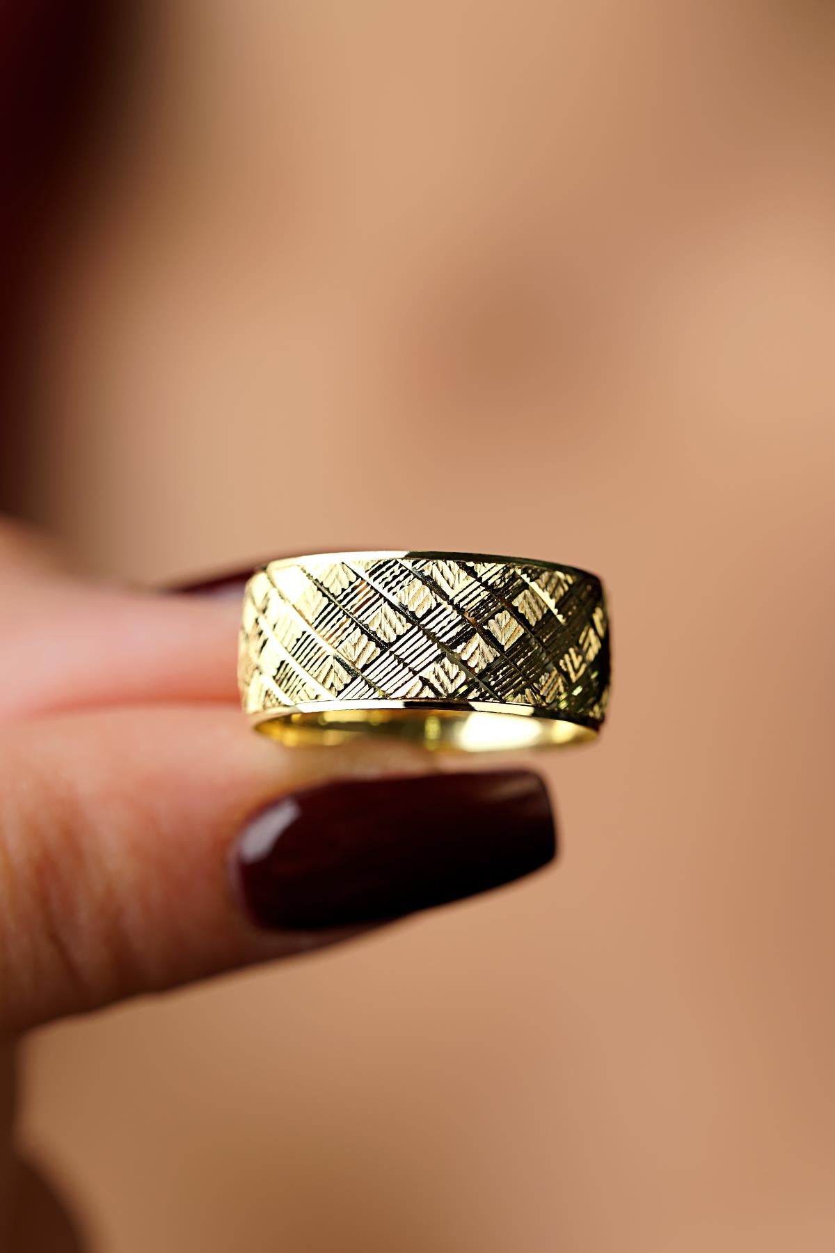 14K Gold Praline Wedding Band