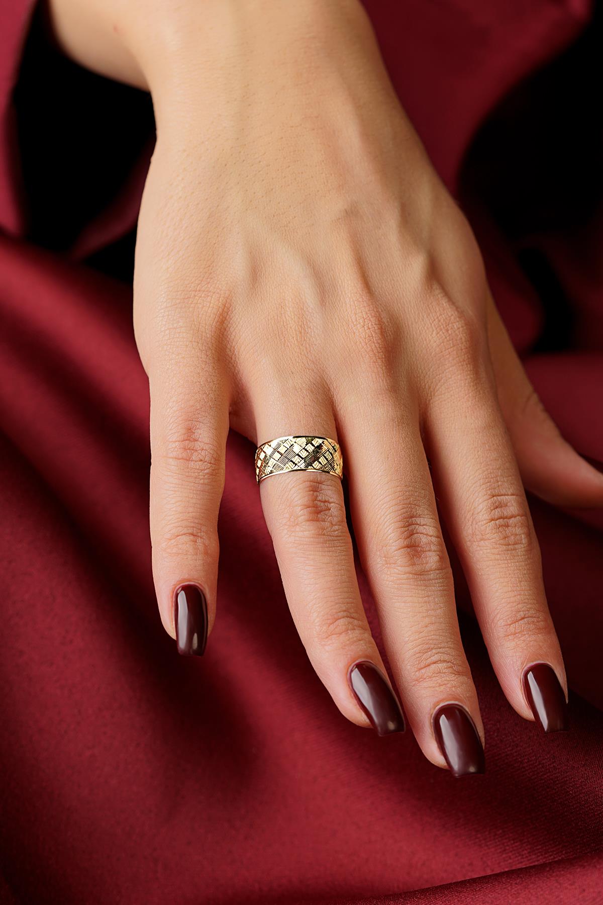 14K Gold Praline Wedding Band
