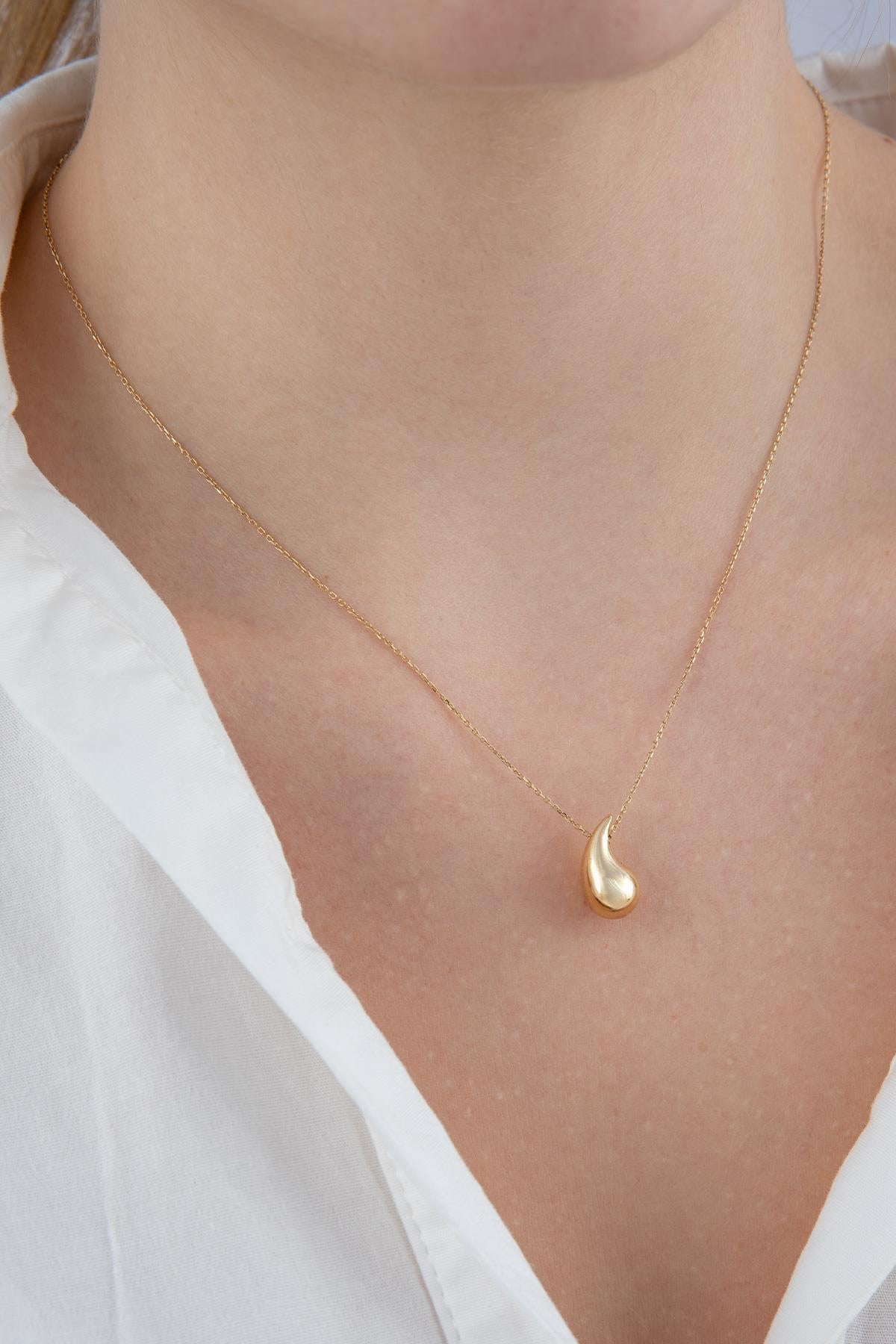 14K Gold Puff Drop Shape Necklace