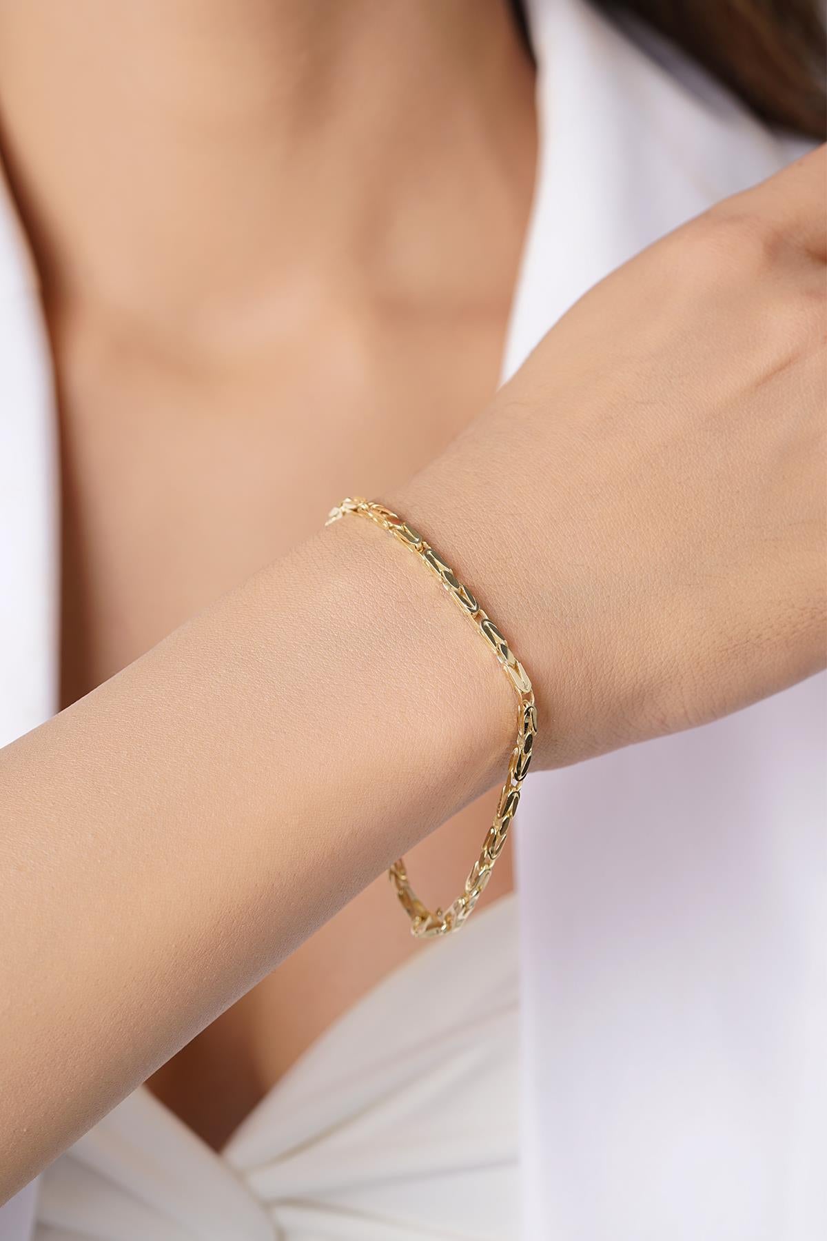 14K Gold Queen Chain Bracelet