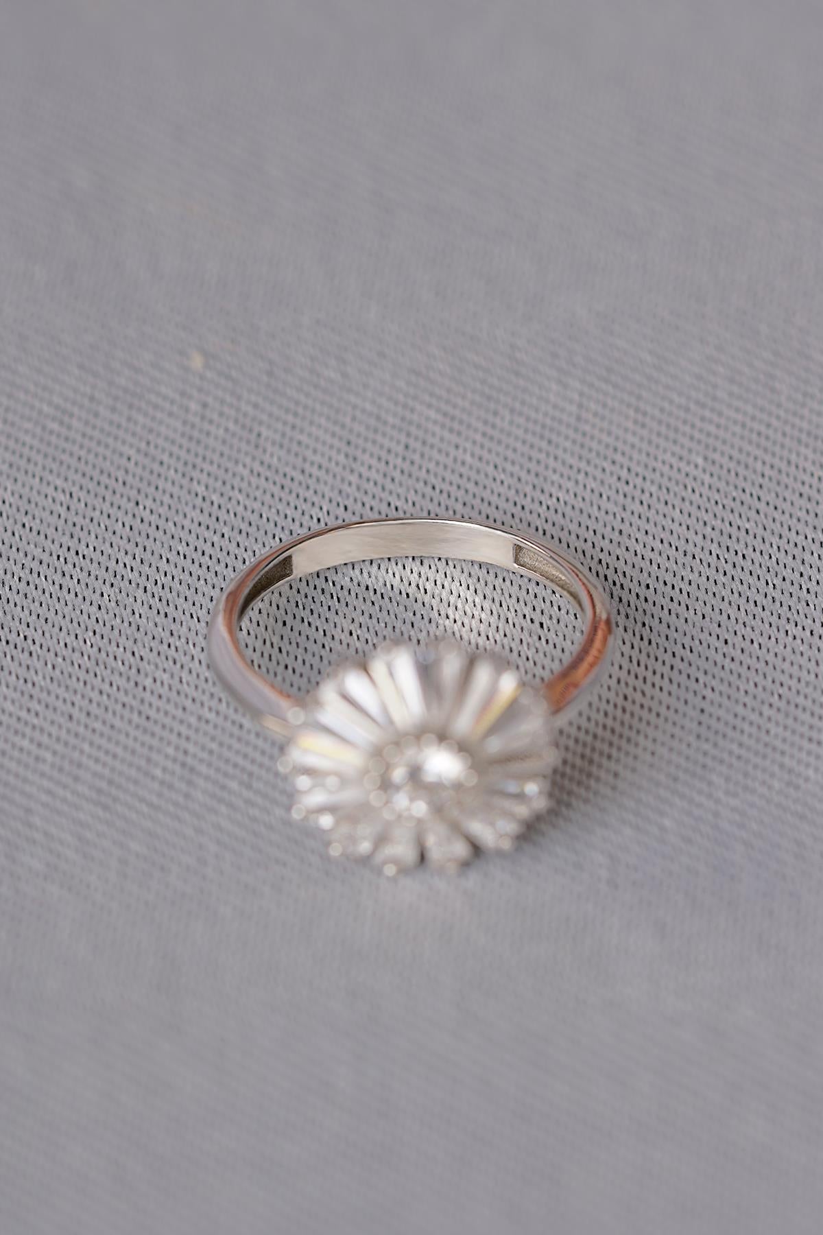 14K Gold Rose Shaped Baguette Ring