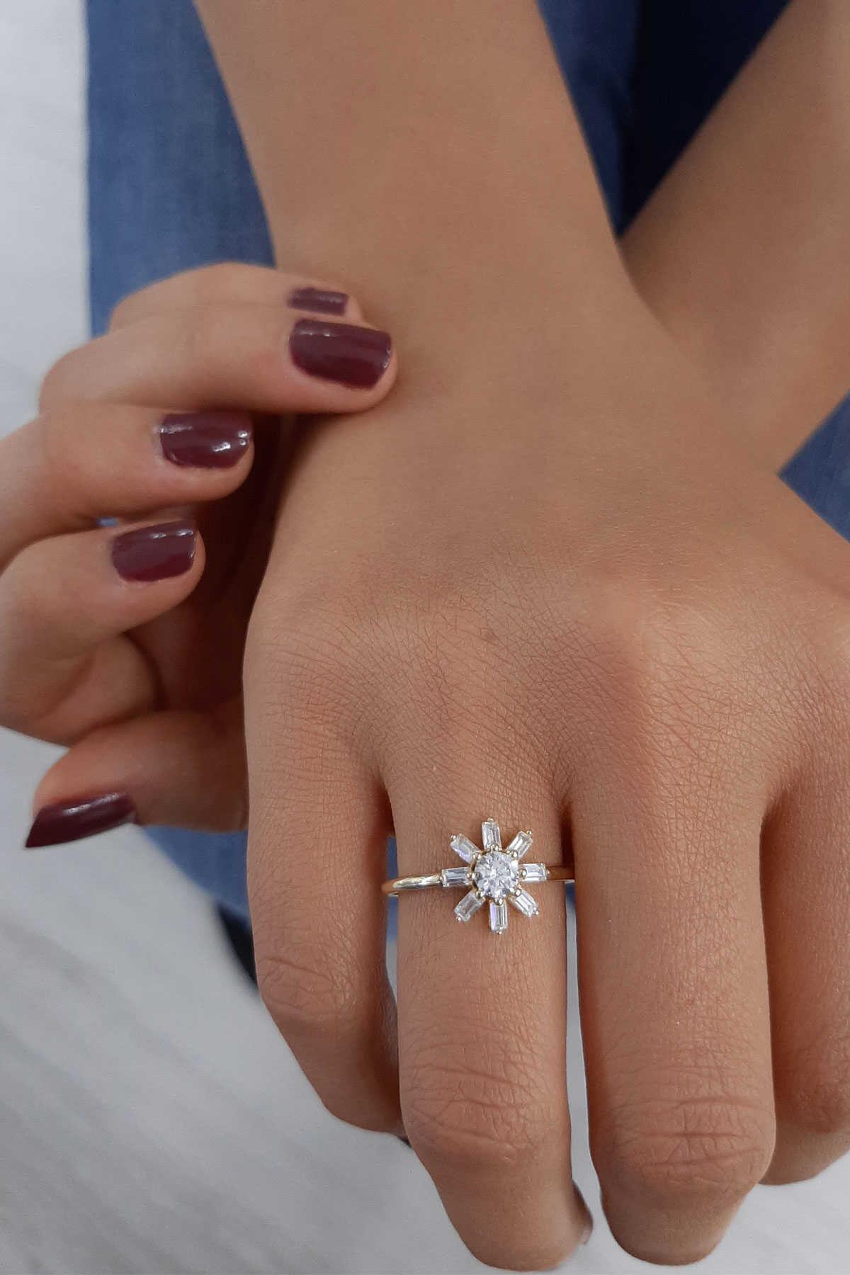 14K Gold Rose Shaped Baguette Ring