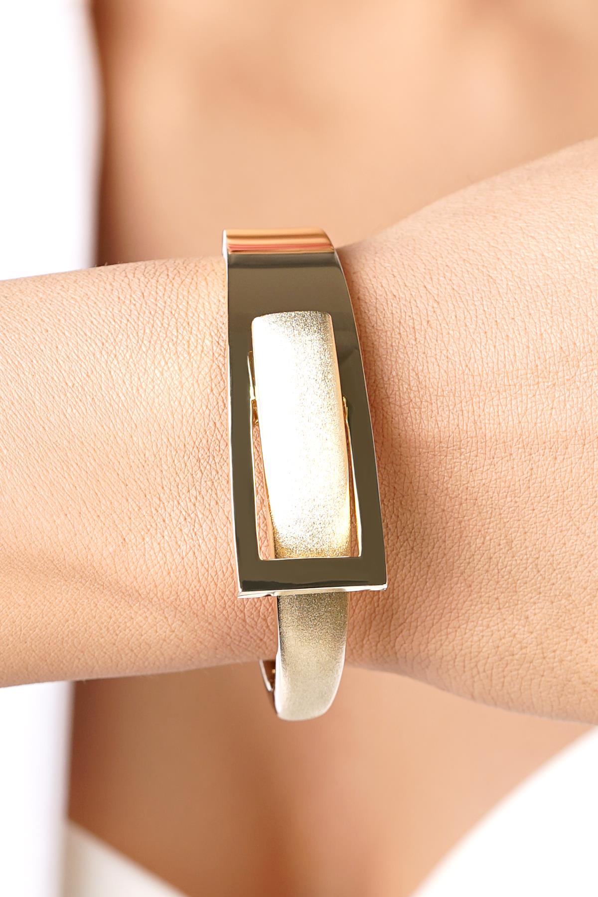 14K Gold Sandblasted Belt Design Bangle