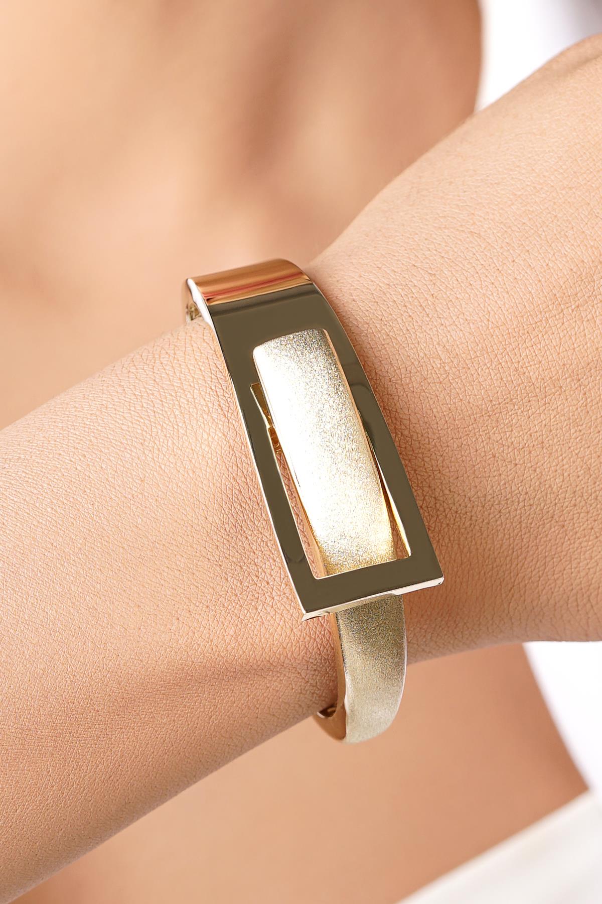 14K Gold Sandblasted Belt Design Bangle