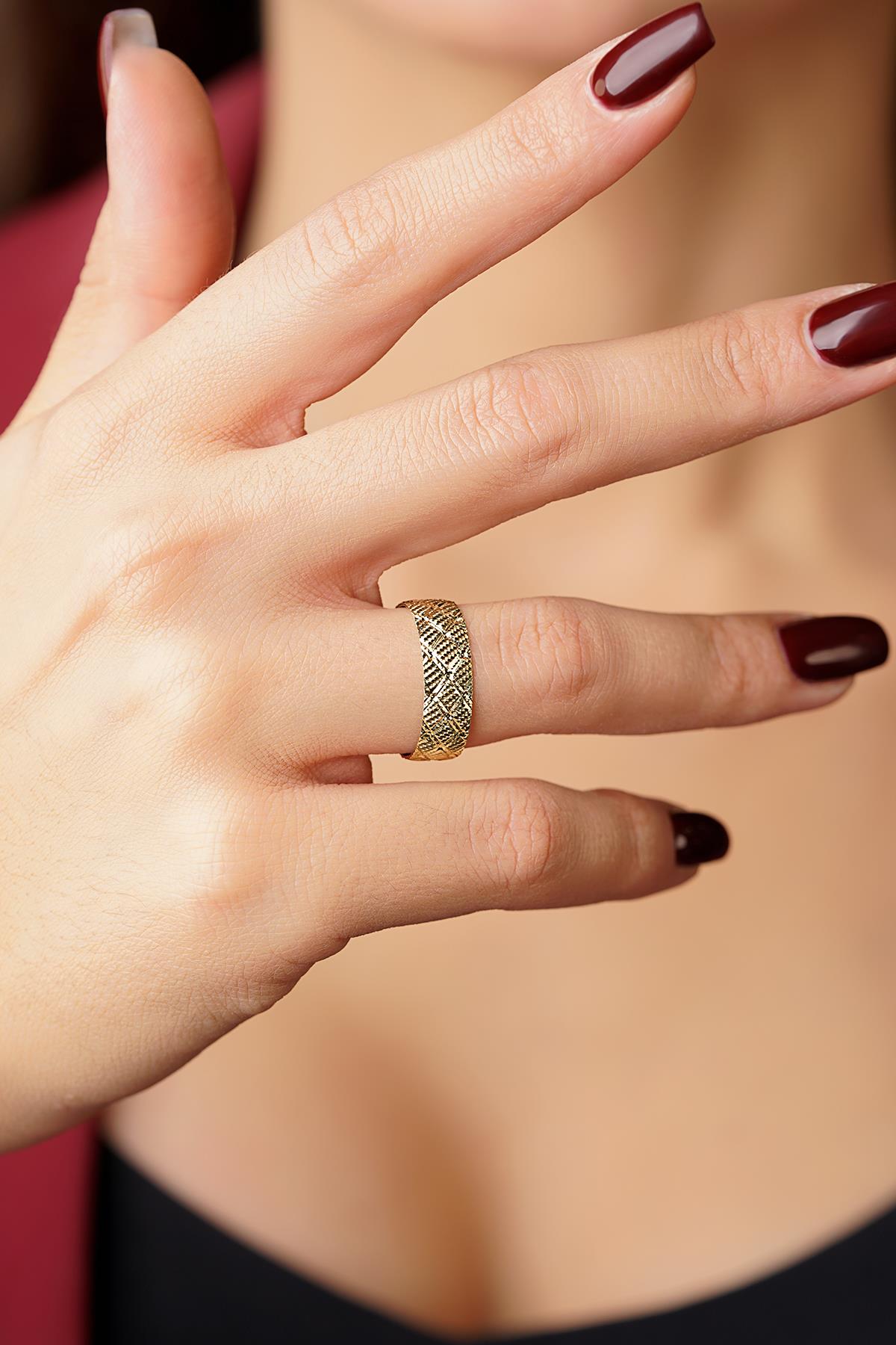 14K Gold Semifreddo Wedding Band