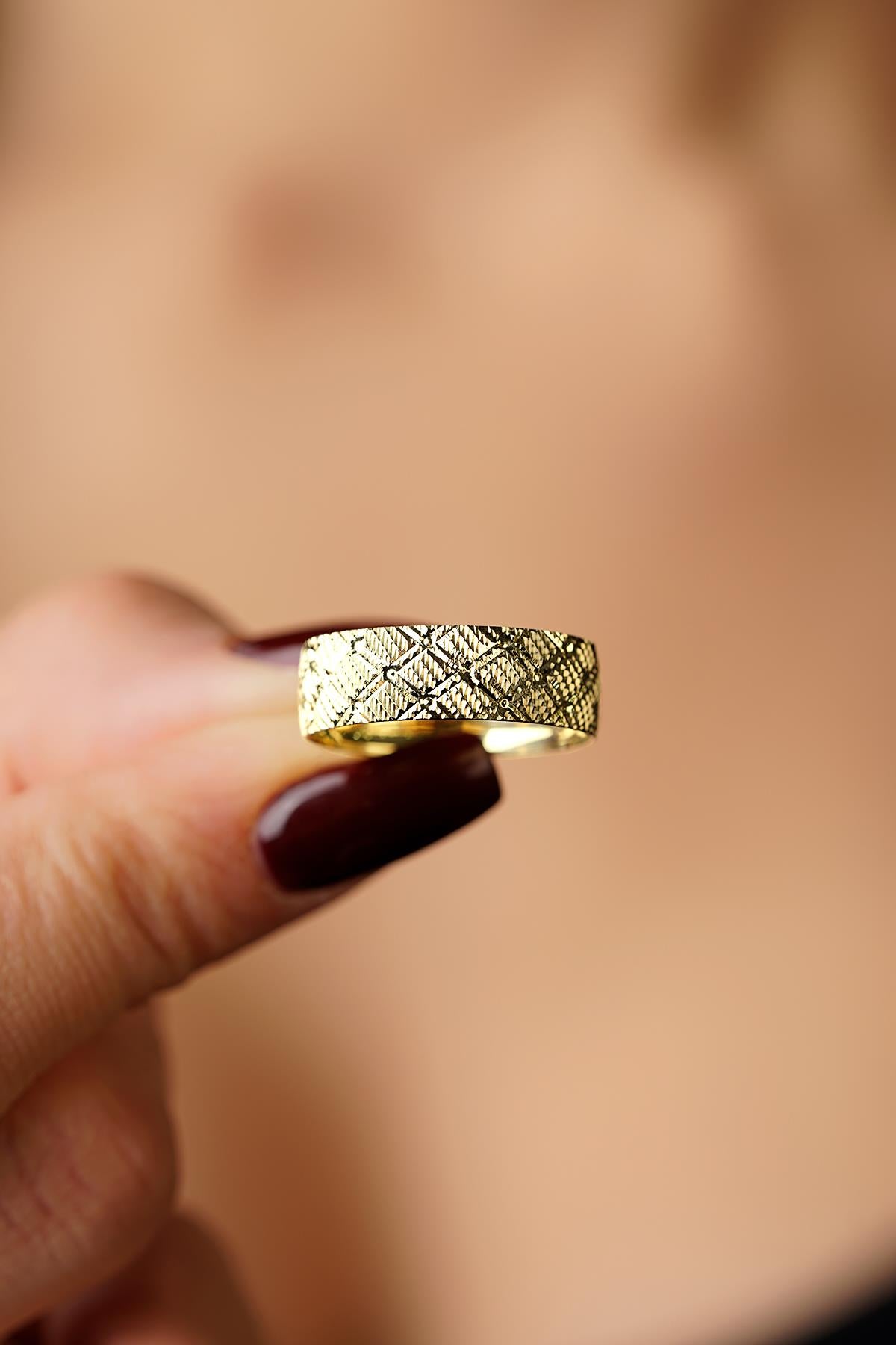 14K Gold Semifreddo Wedding Band