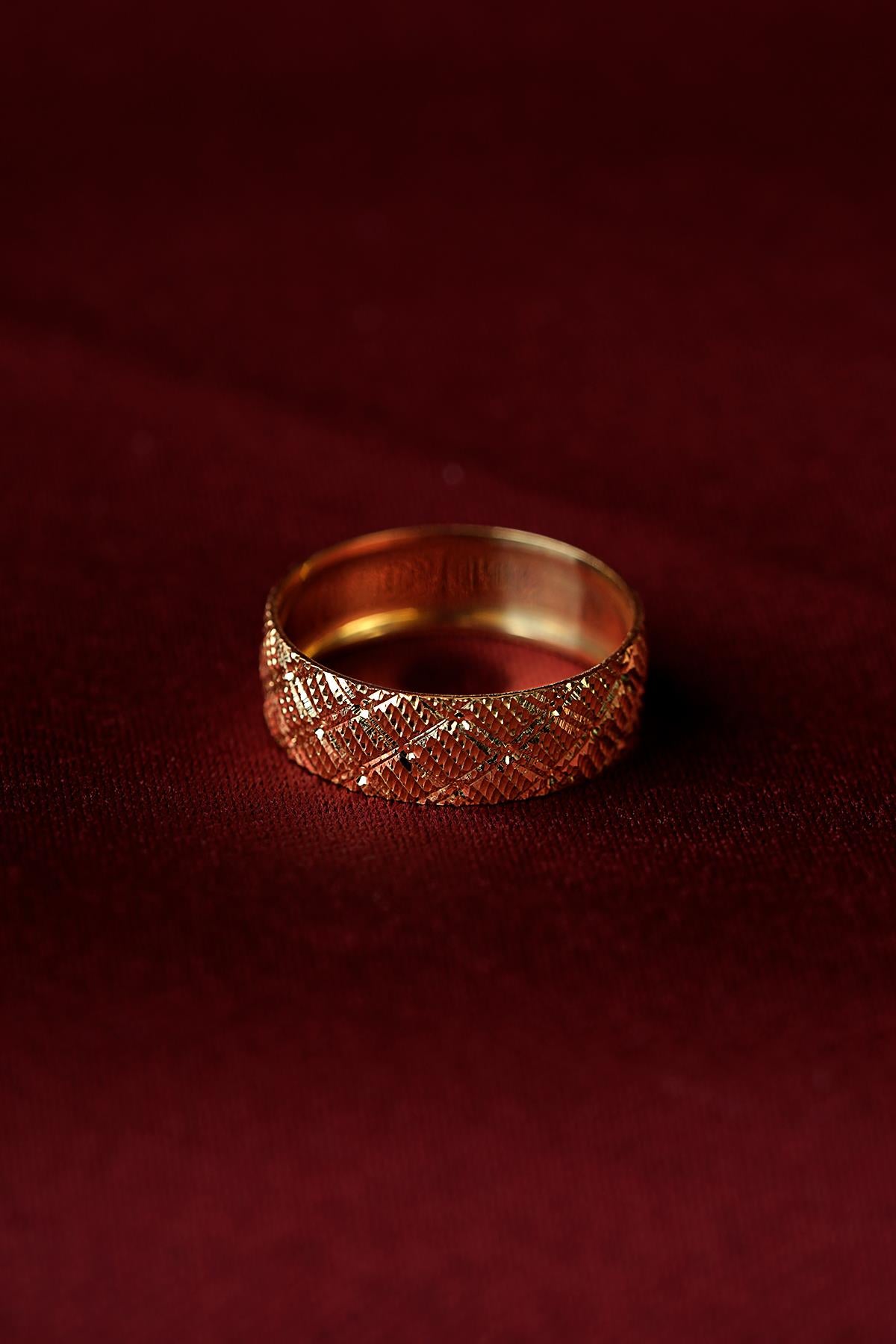 14K Gold Semifreddo Wedding Band