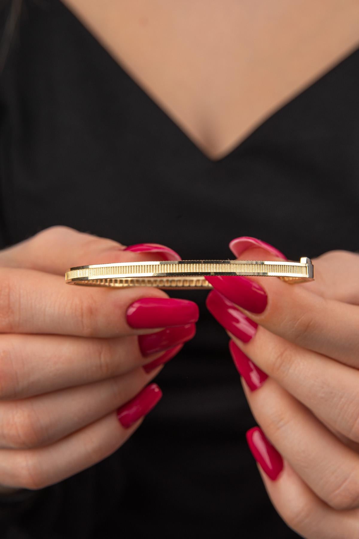 14K Gold Shiny Bracelet