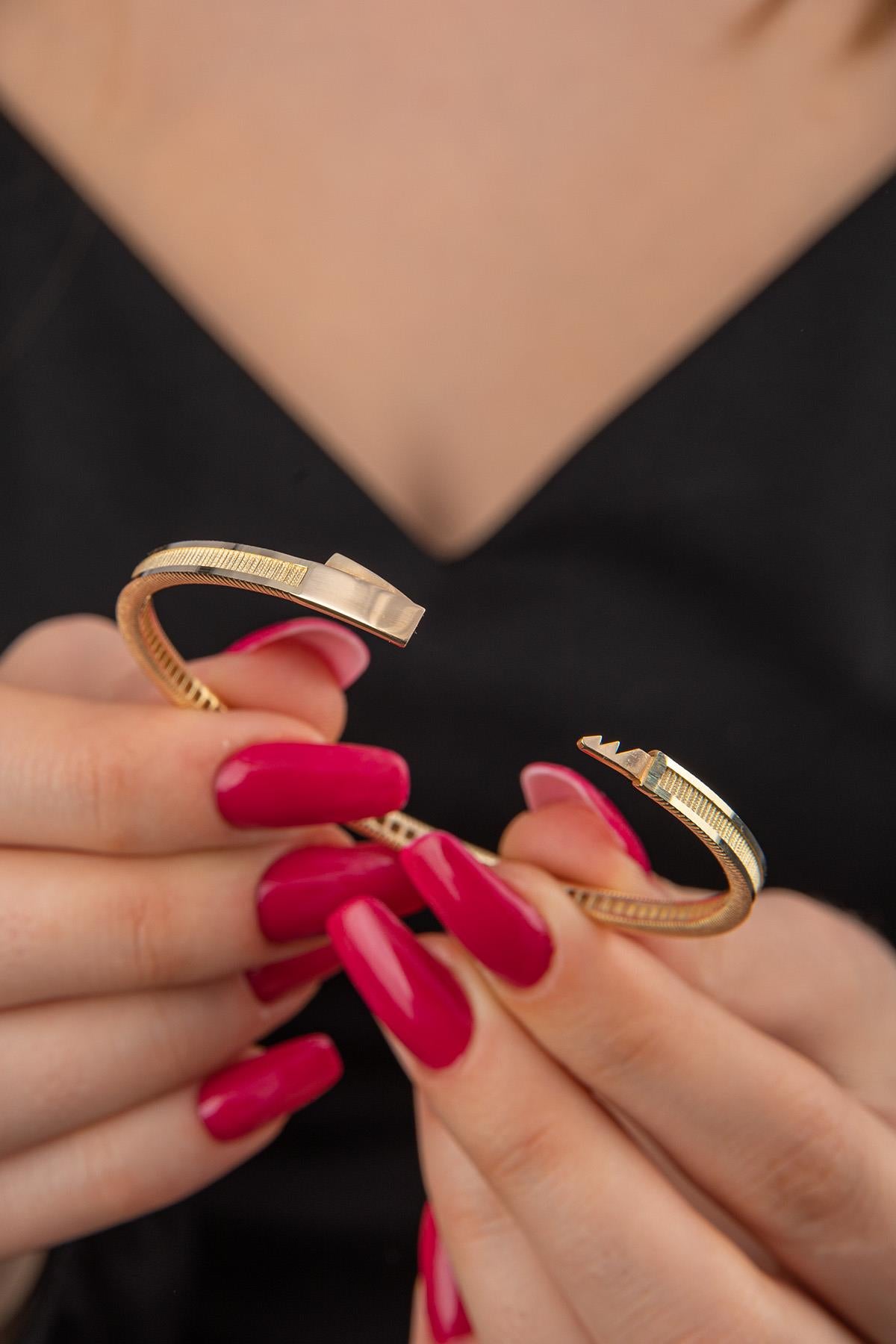 14K Gold Shiny Bracelet