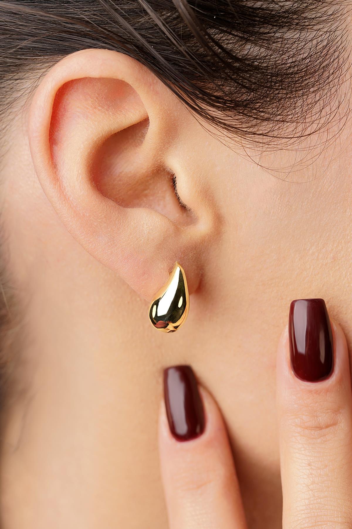 14K Gold Small Drop Shape Earrings