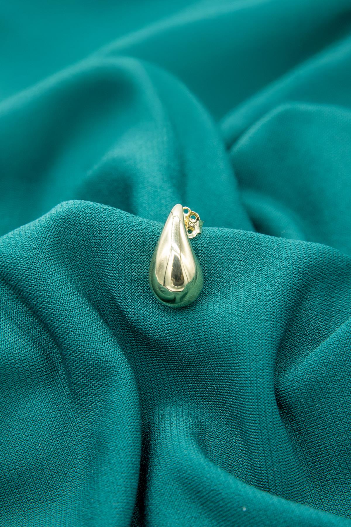 14K Gold Small Drop Shape Earrings