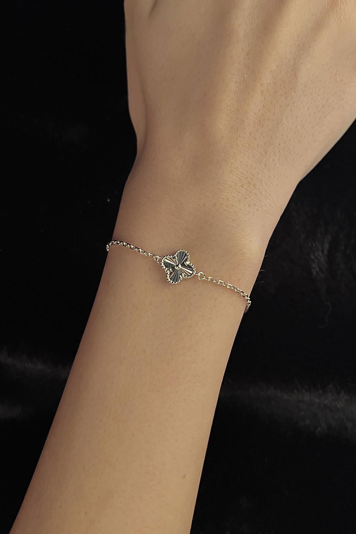 14K Gold Small Sunburst Clover Bracelet