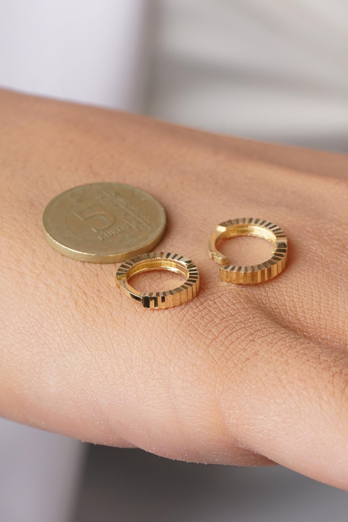 14K Gold Small Textured Hoop Earrings