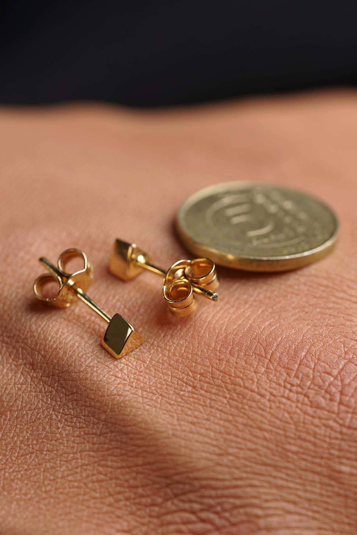 14K Gold Small Triangle Shape Stud Earrings