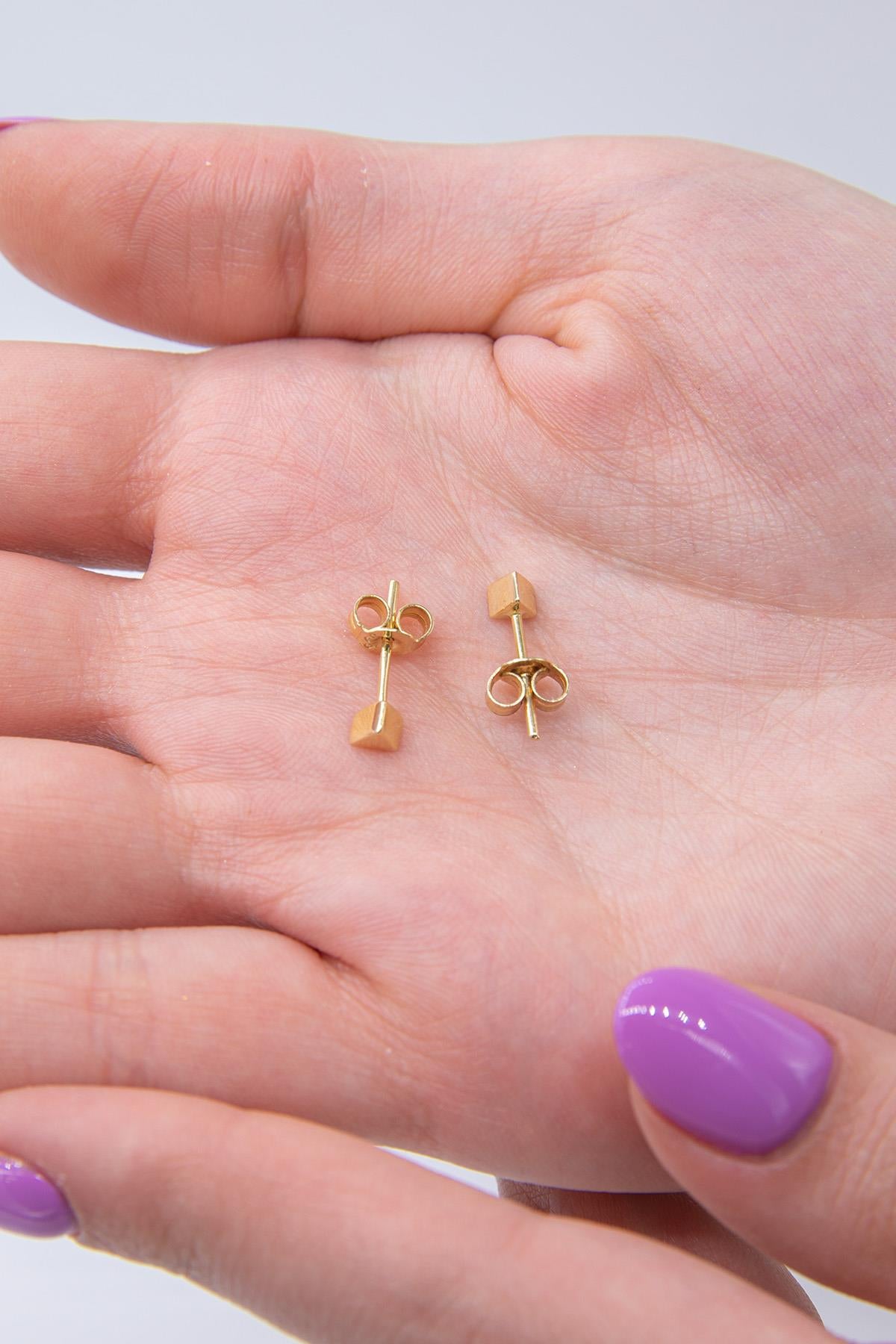 14K Gold Small Triangle Shape Stud Earrings