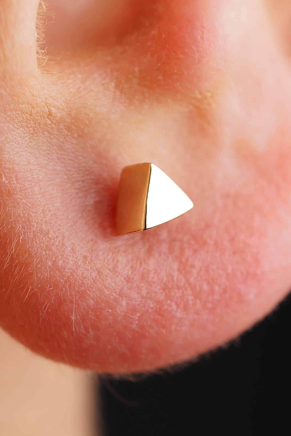 14K Gold Small Triangle Shape Stud Earrings