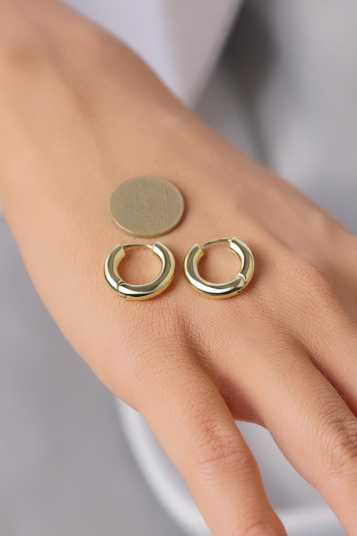 14K Gold Smooth Cylinder Hoop Earrings